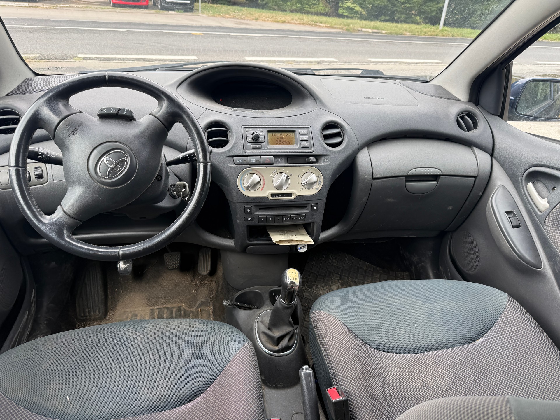 TOYOTA Yaris 1.3 Linea Sol-image-8