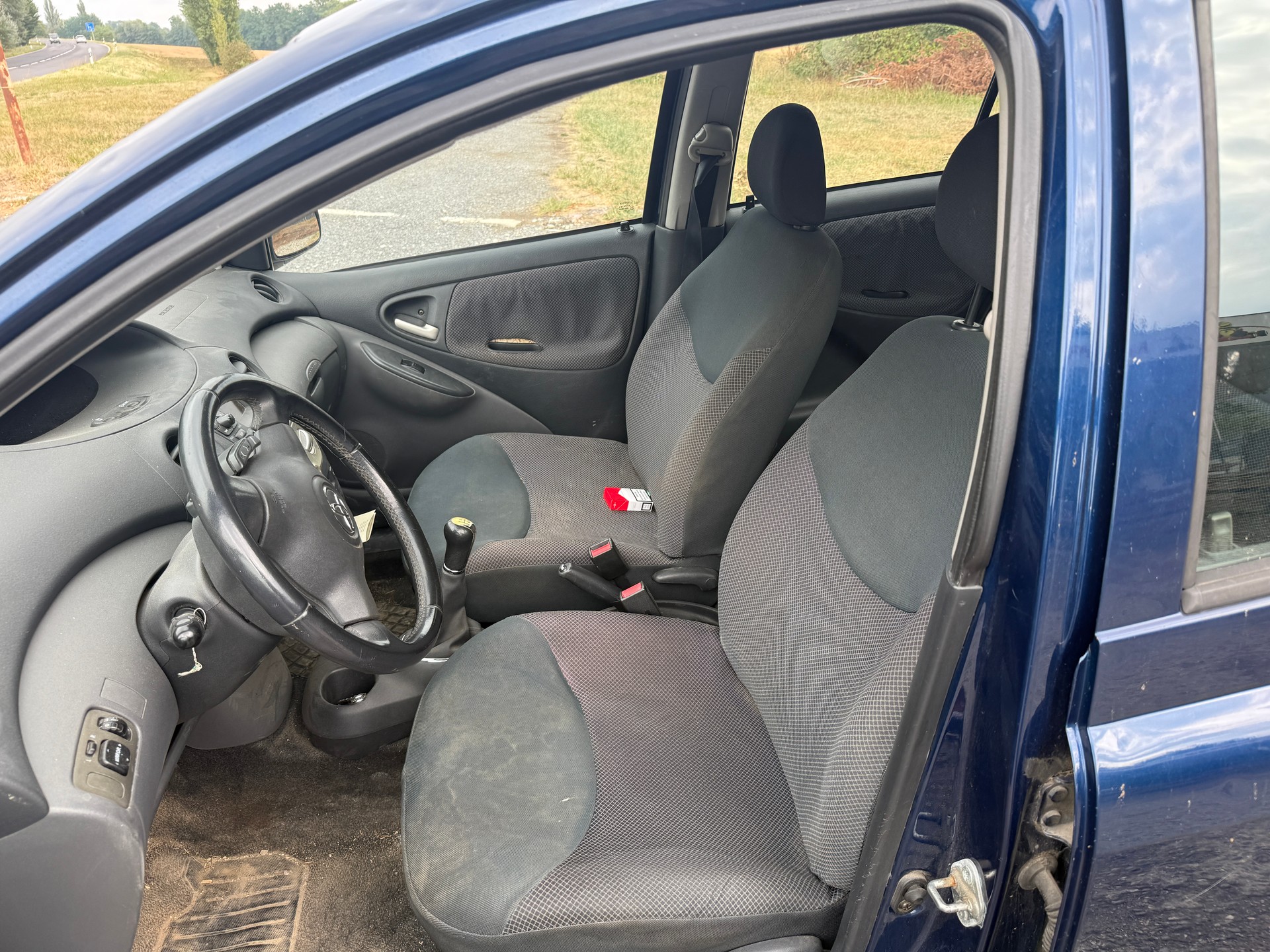 TOYOTA Yaris 1.3 Linea Sol-image-9