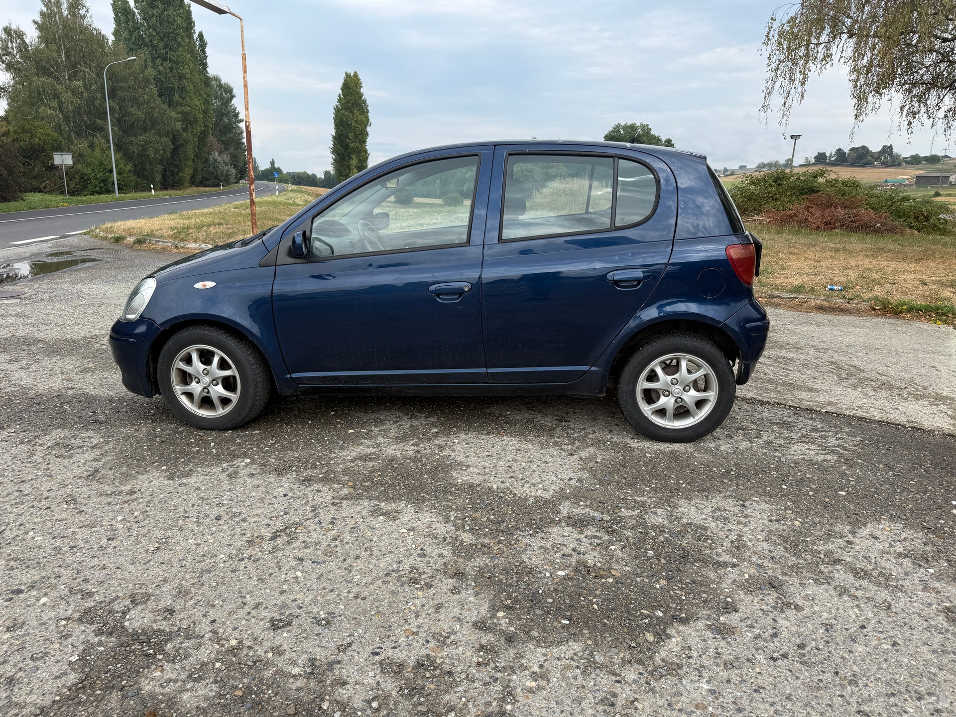 TOYOTA Yaris 1.3 Linea Sol-image-6
