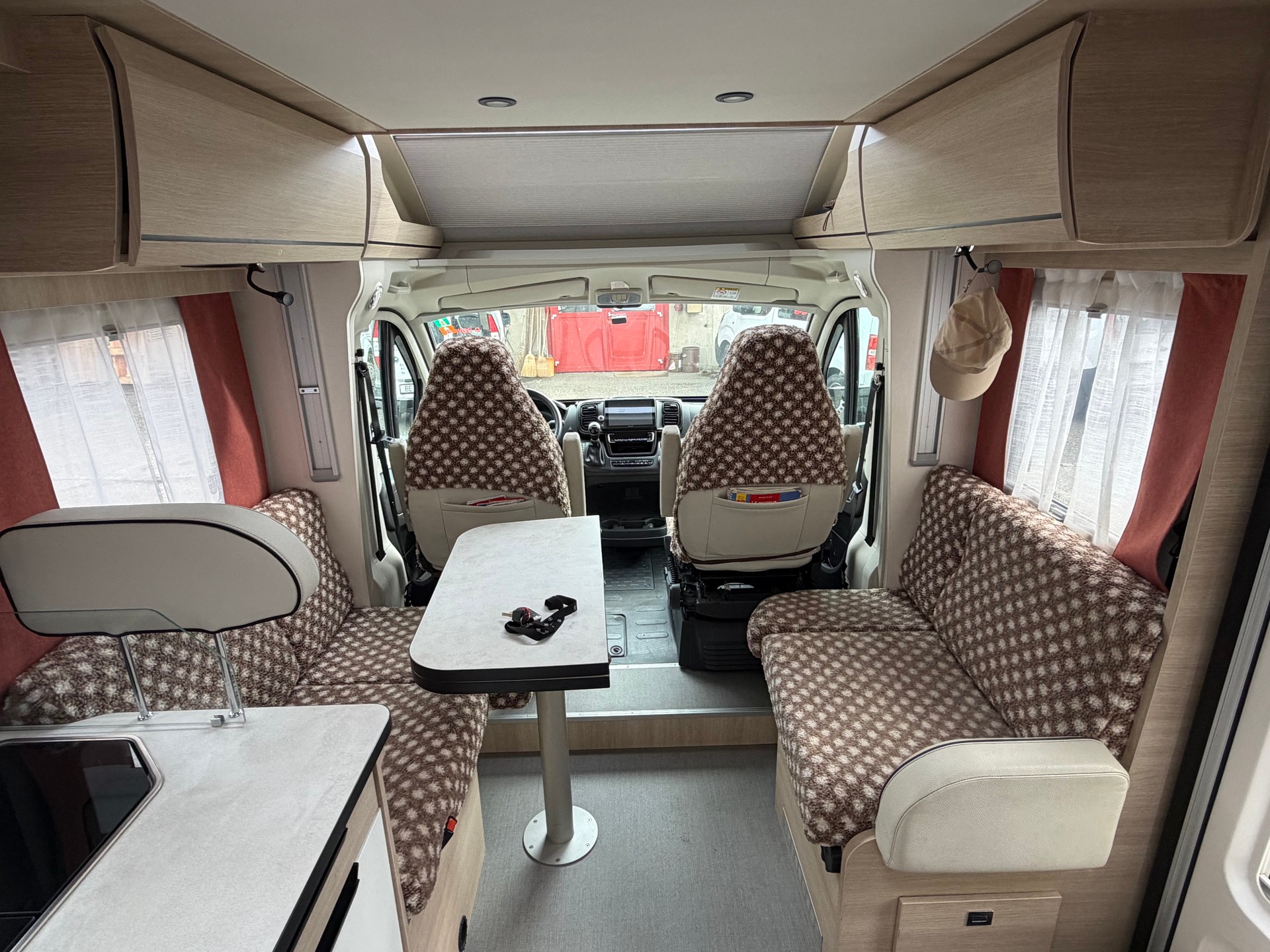 RAPIDO 696F-image-2