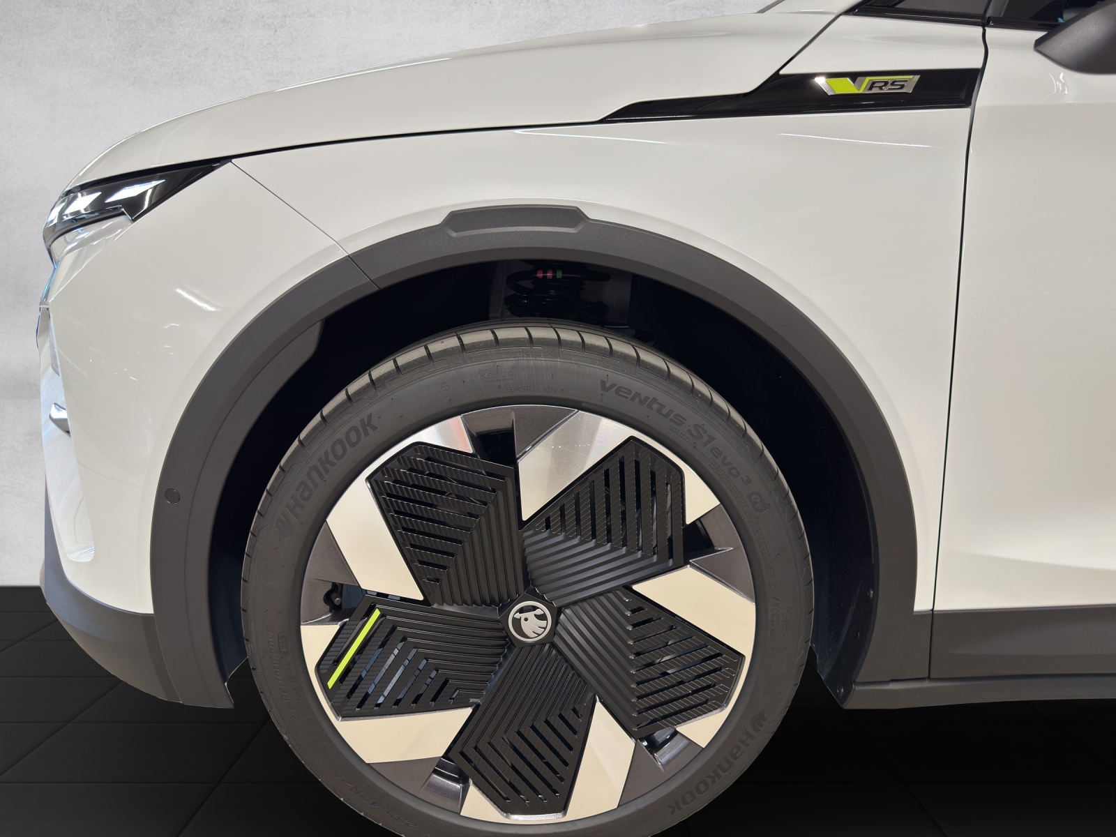 SKODA Elroq RS 4x4-image-14