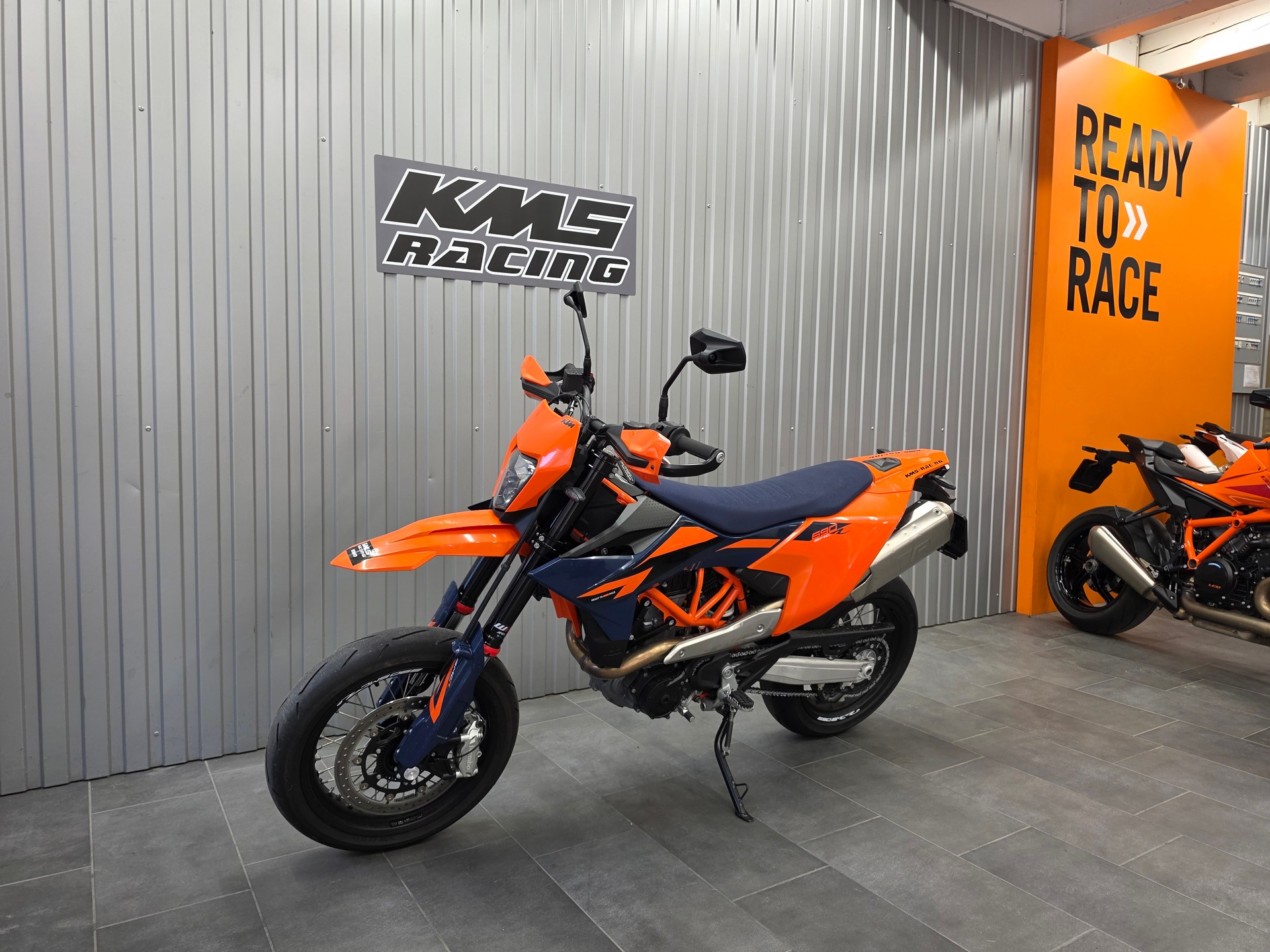 KTM 690 SMC R ABS (35 kW)-image-4