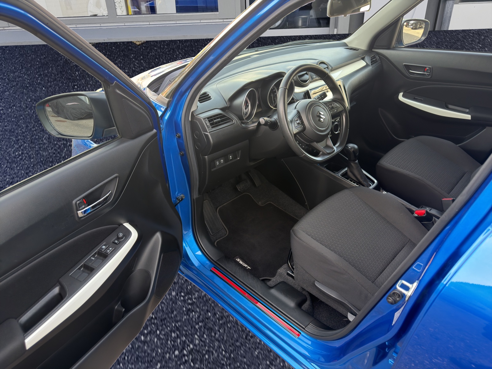 SUZUKI Swift 1.0 12V Compact Top Automatic-image-8