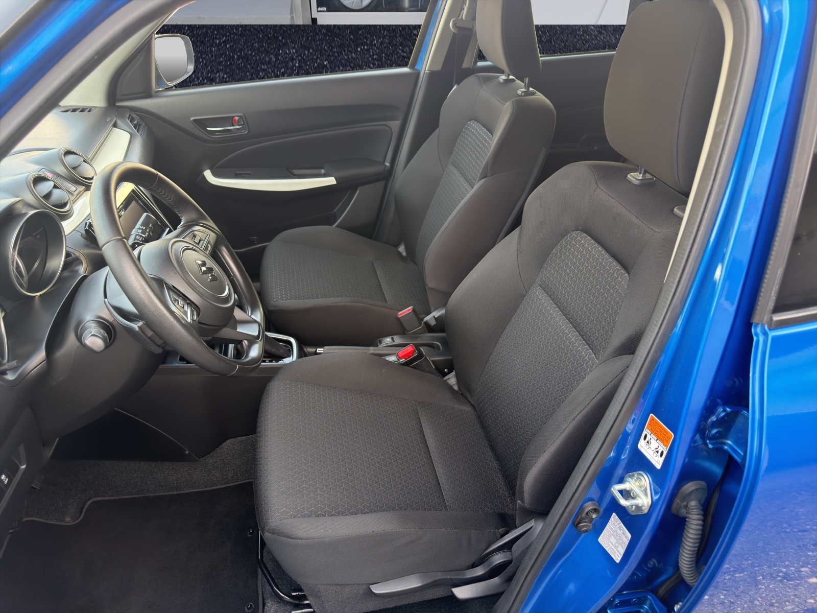 SUZUKI Swift 1.0 12V Compact Top Automatic-image-9