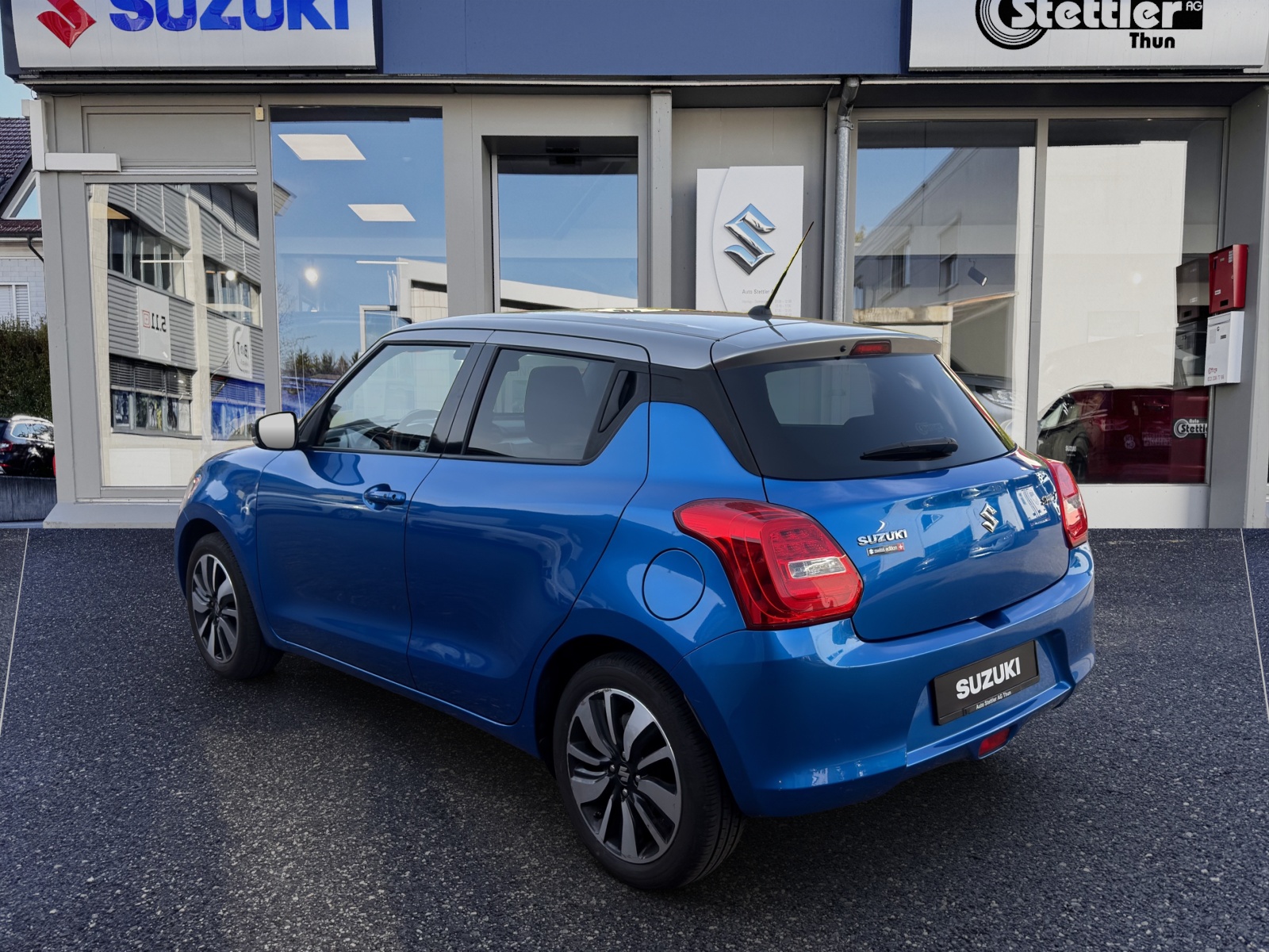 SUZUKI Swift 1.0 12V Compact Top Automatic-image-3
