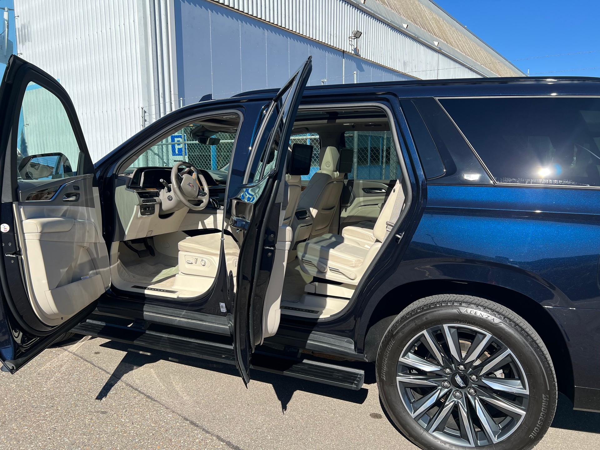 CADILLAC Sport Platinum 6.2 V8 AWD-image-2
