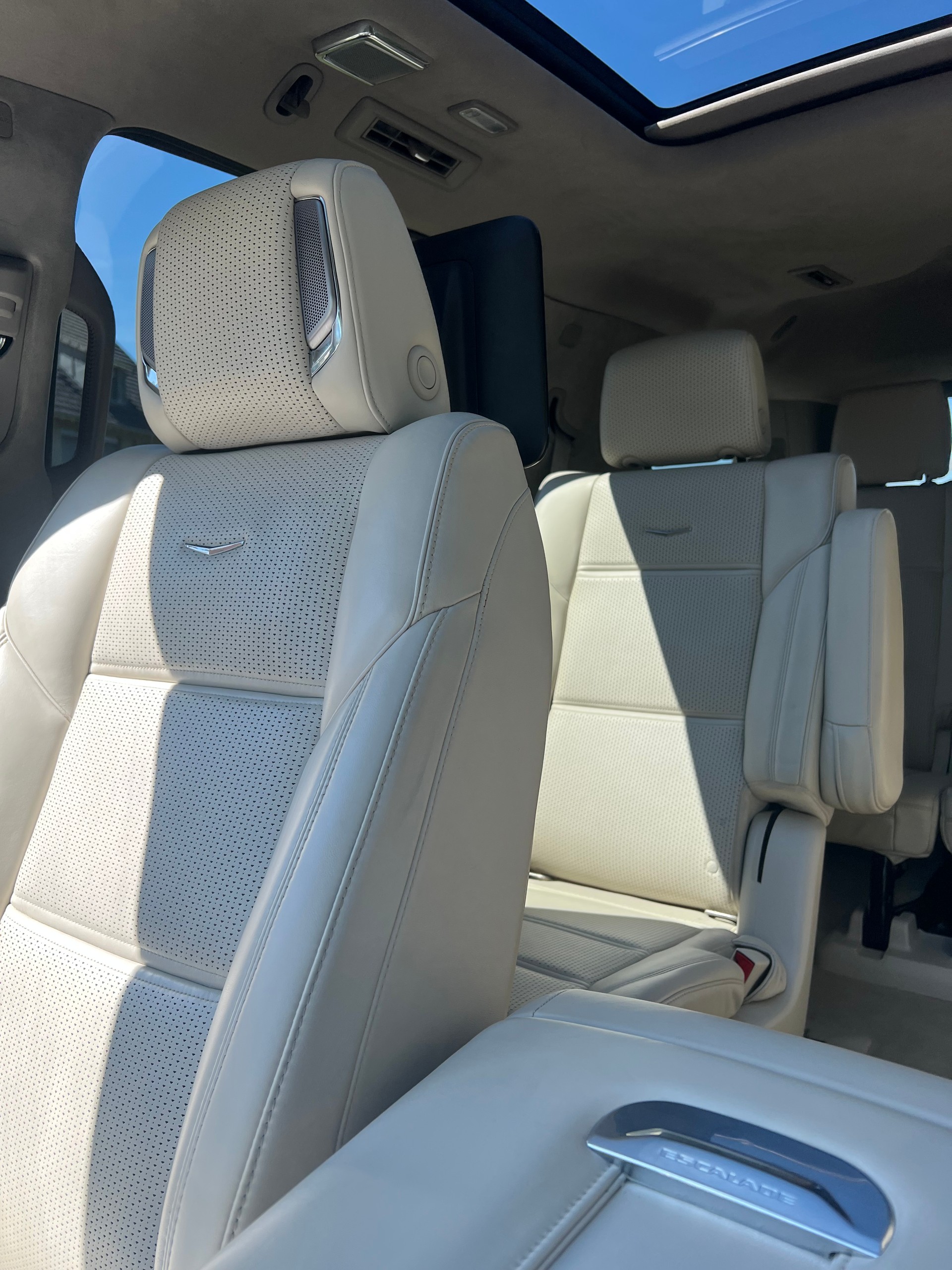 CADILLAC Sport Platinum 6.2 V8 AWD-image-2