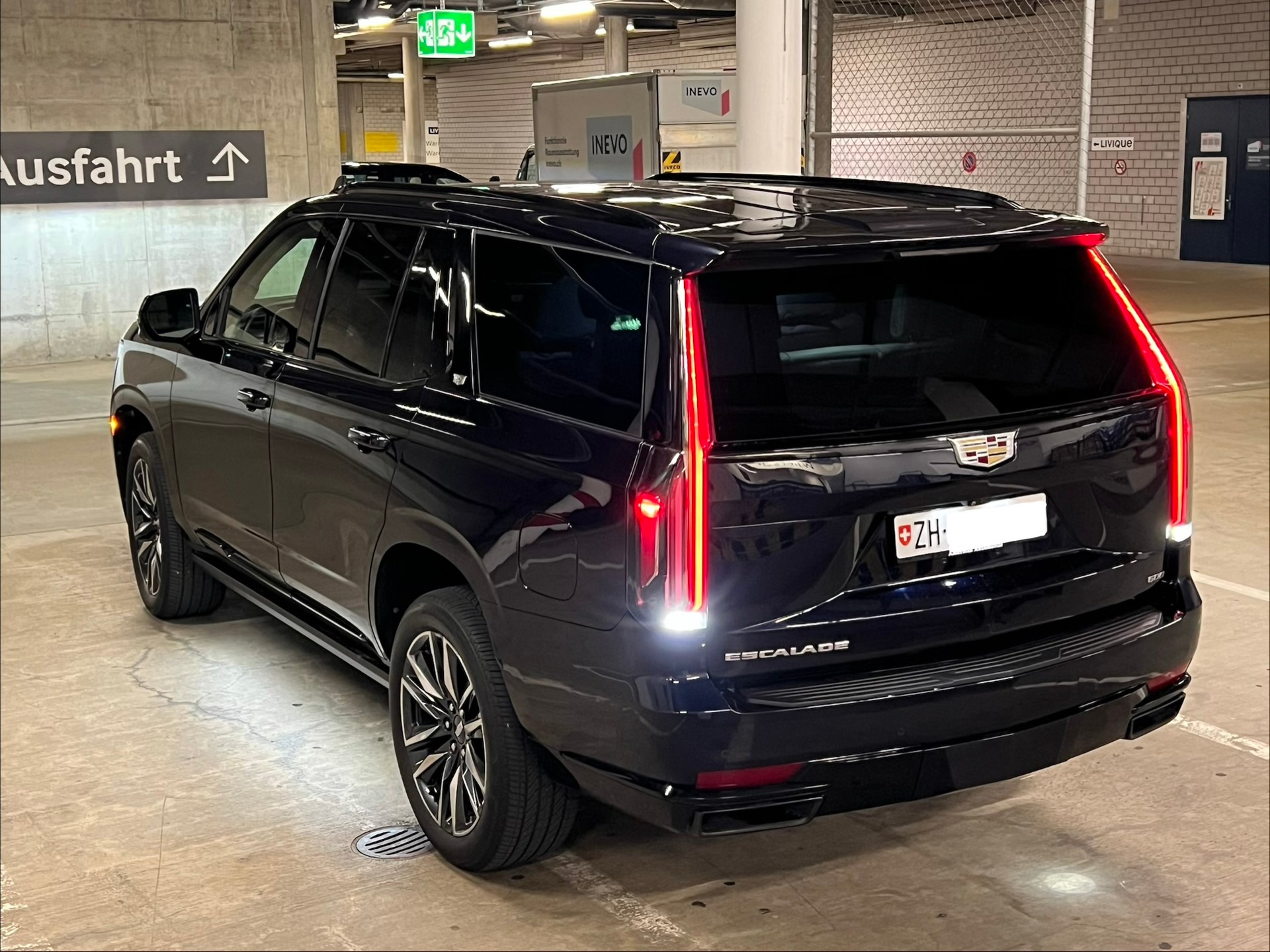 CADILLAC Sport Platinum 6.2 V8 AWD-image-5
