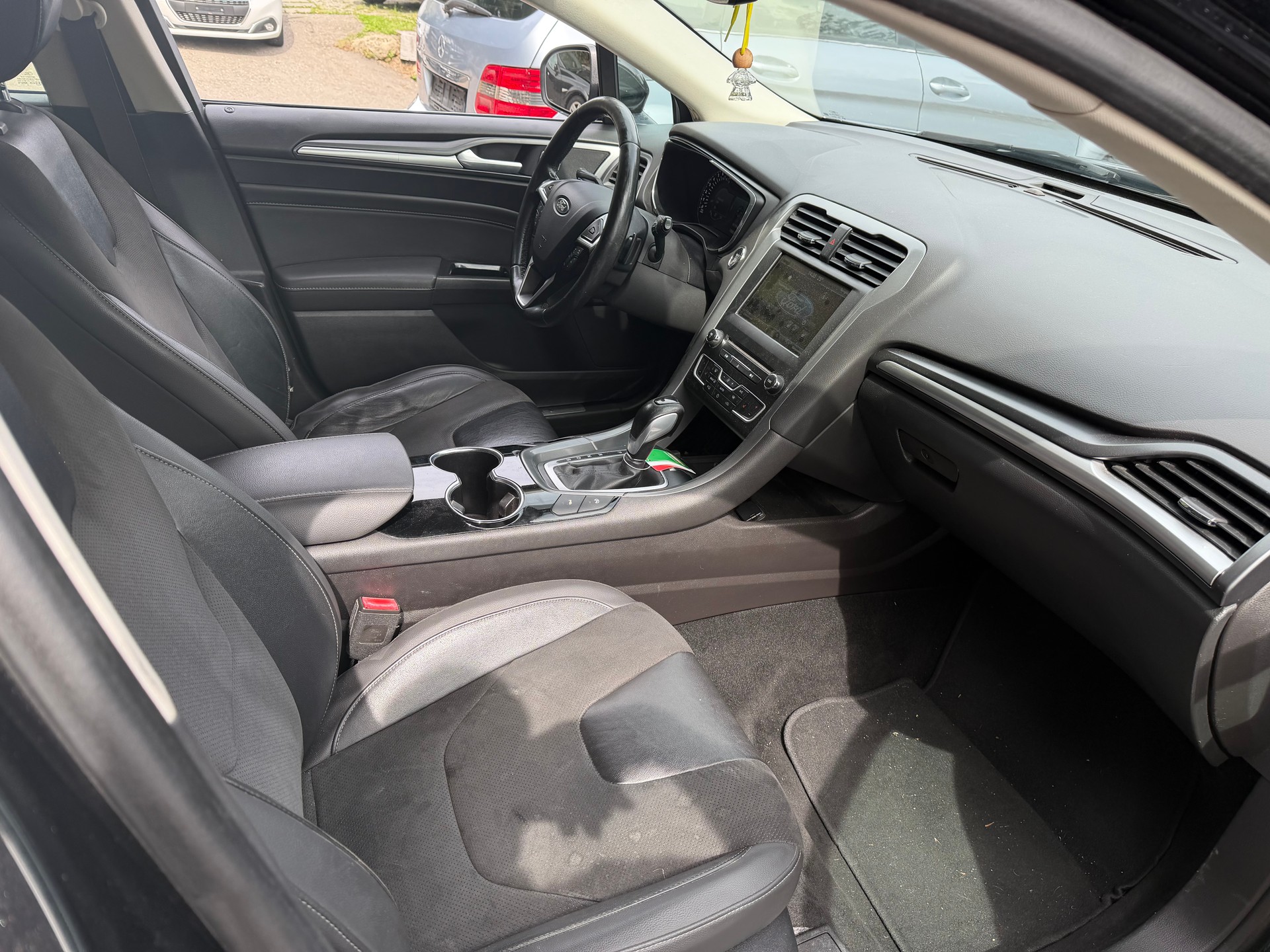 FORD Mondeo 2.0 EcoBoost SCTi Titanium Automatic-image-8
