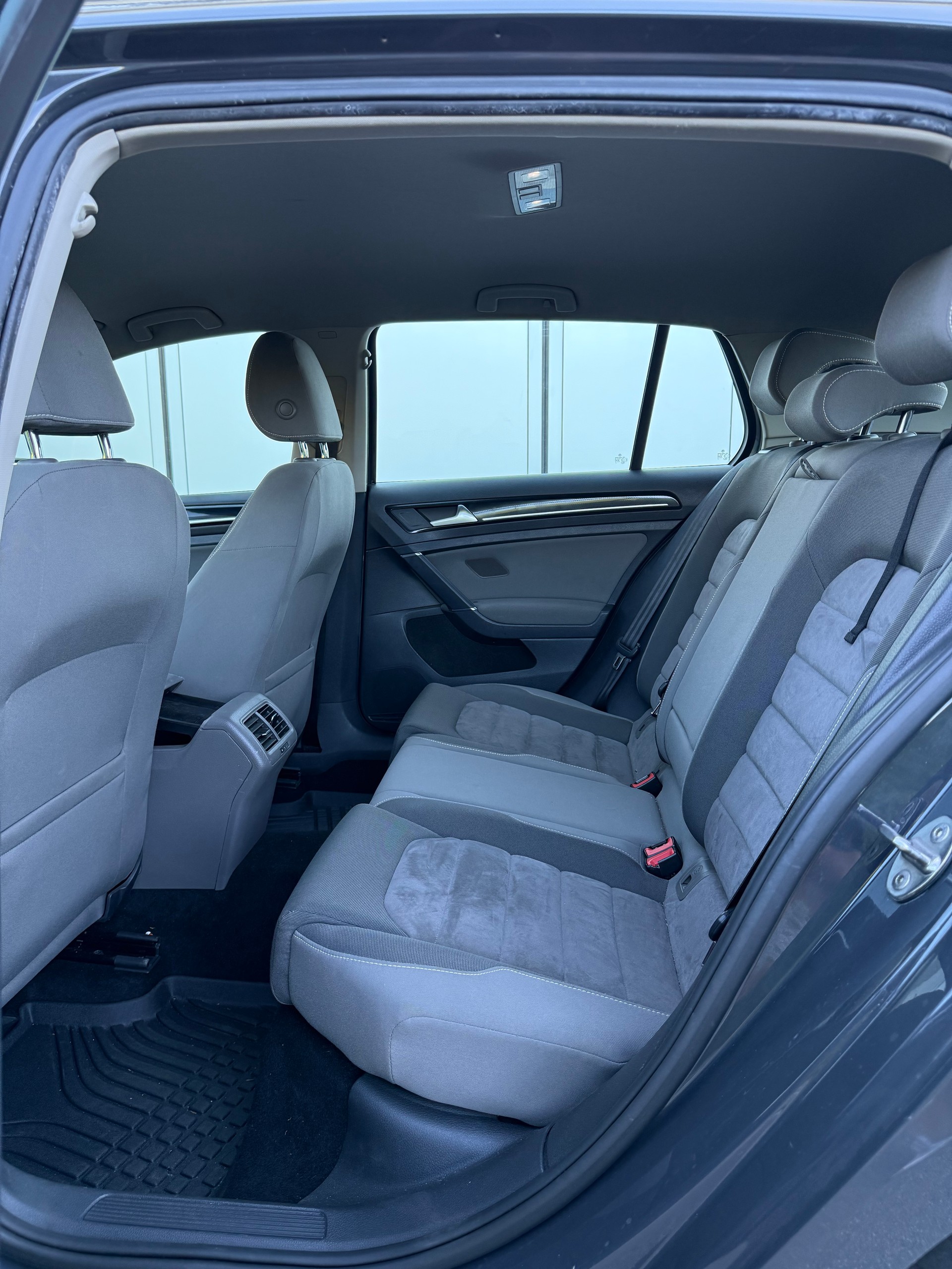VW Golf 2.0 TDI Comfortline 4Motion-image-10