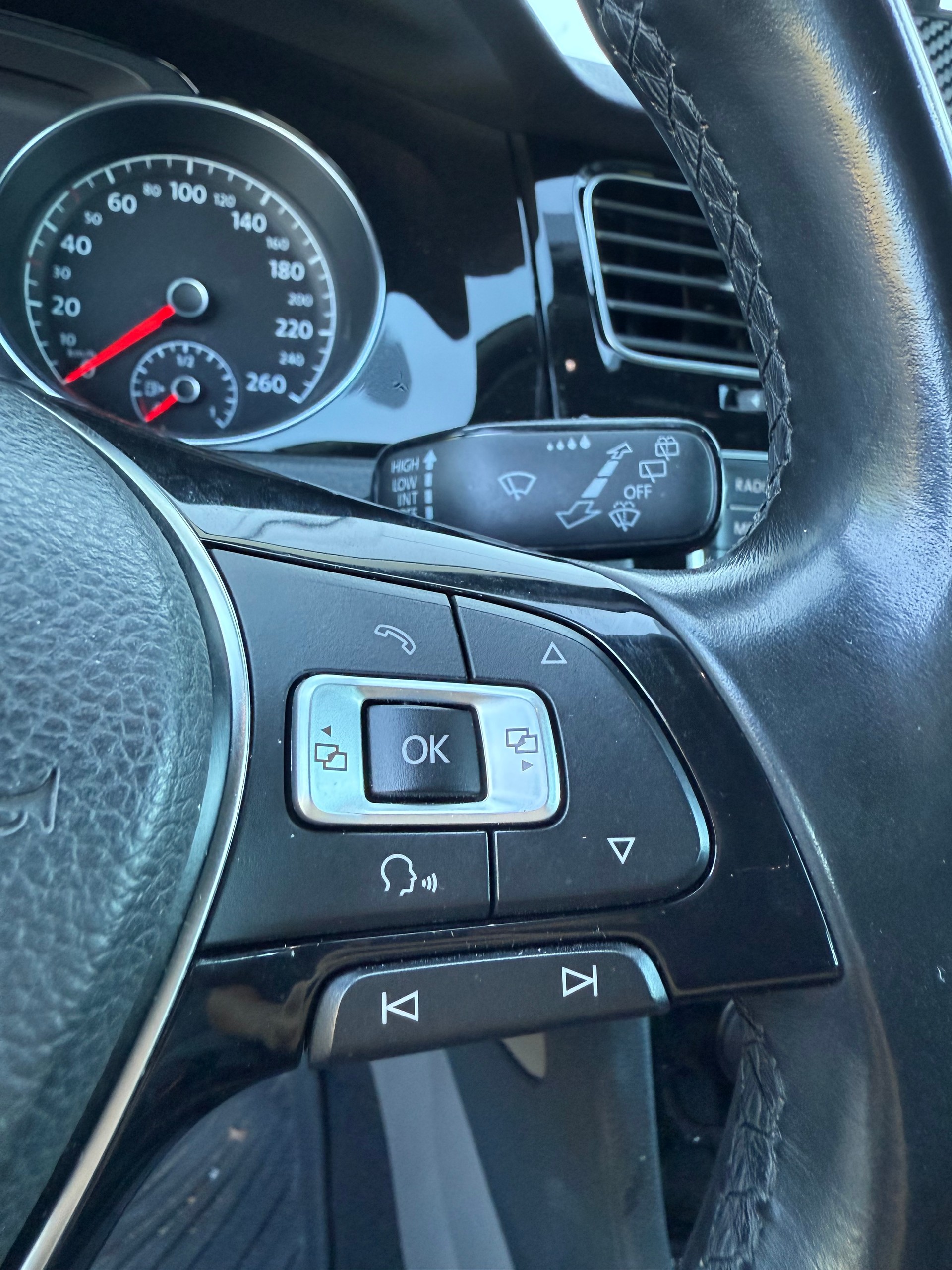 VW Golf 2.0 TDI Comfortline 4Motion-image-8