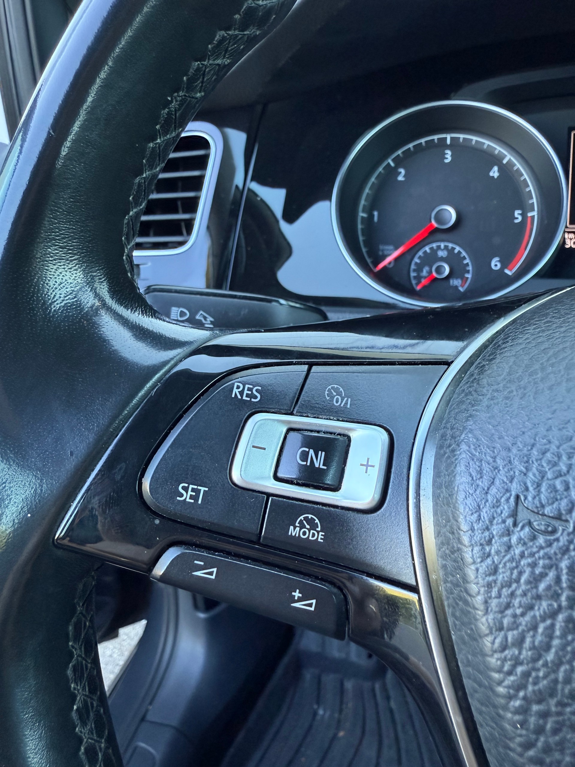 VW Golf 2.0 TDI Comfortline 4Motion-image-9