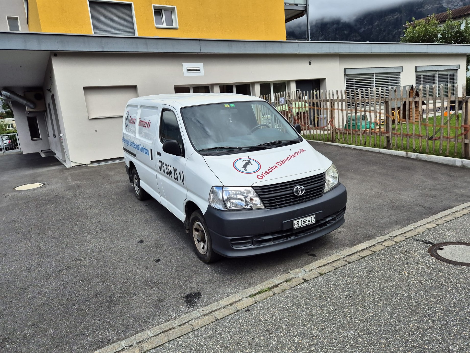 TOYOTA Hiace D-4D 4WD Kombi