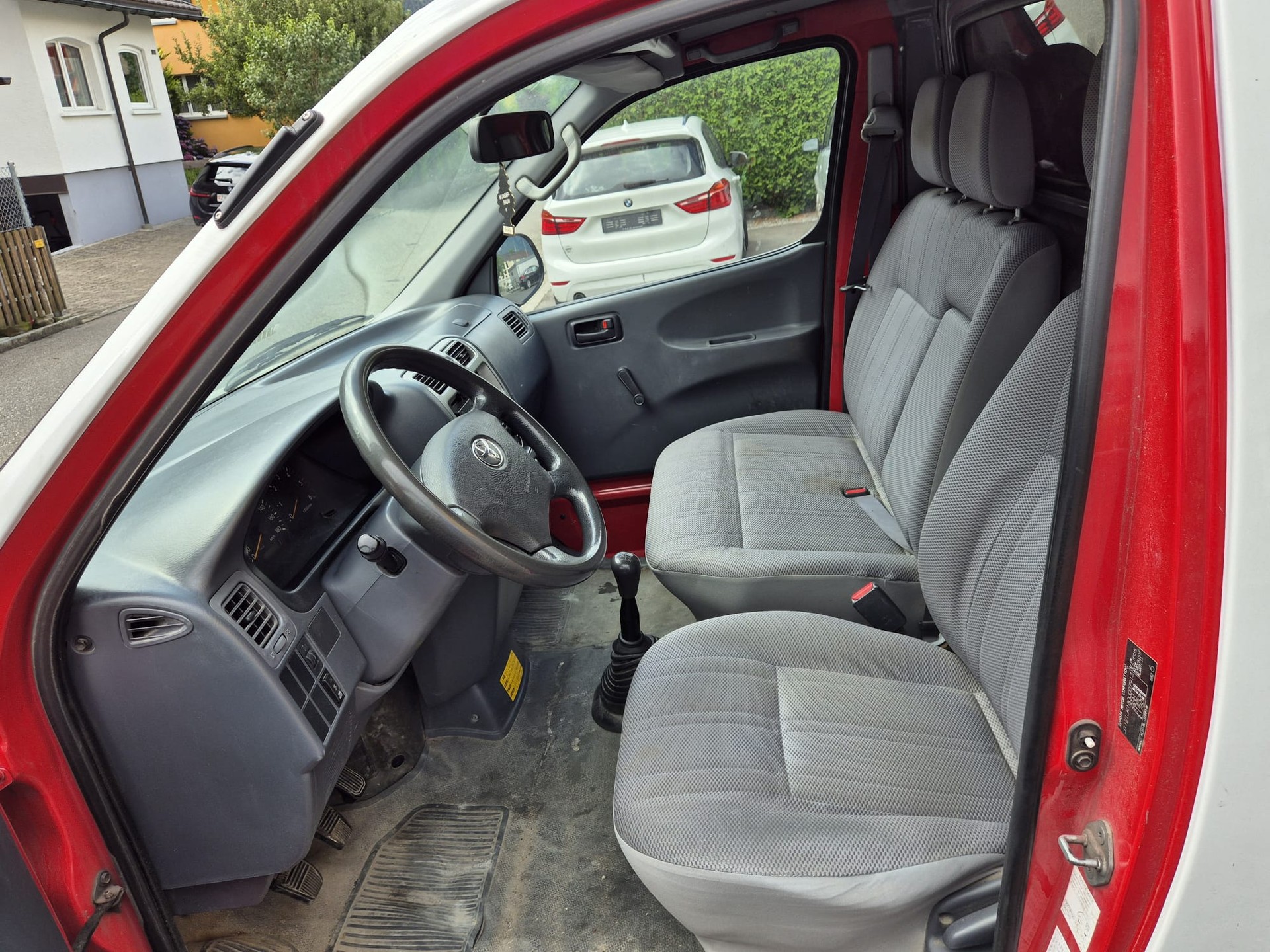 TOYOTA Hiace D-4D 4WD Kombi-image-1