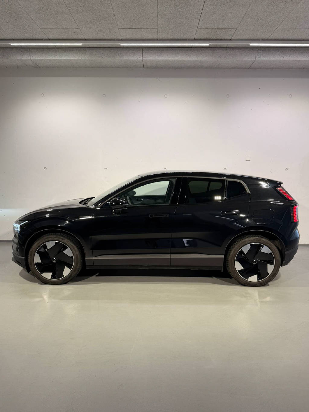 VOLVO EX 30 E60 Twin Ultra Performance AWD-image-2