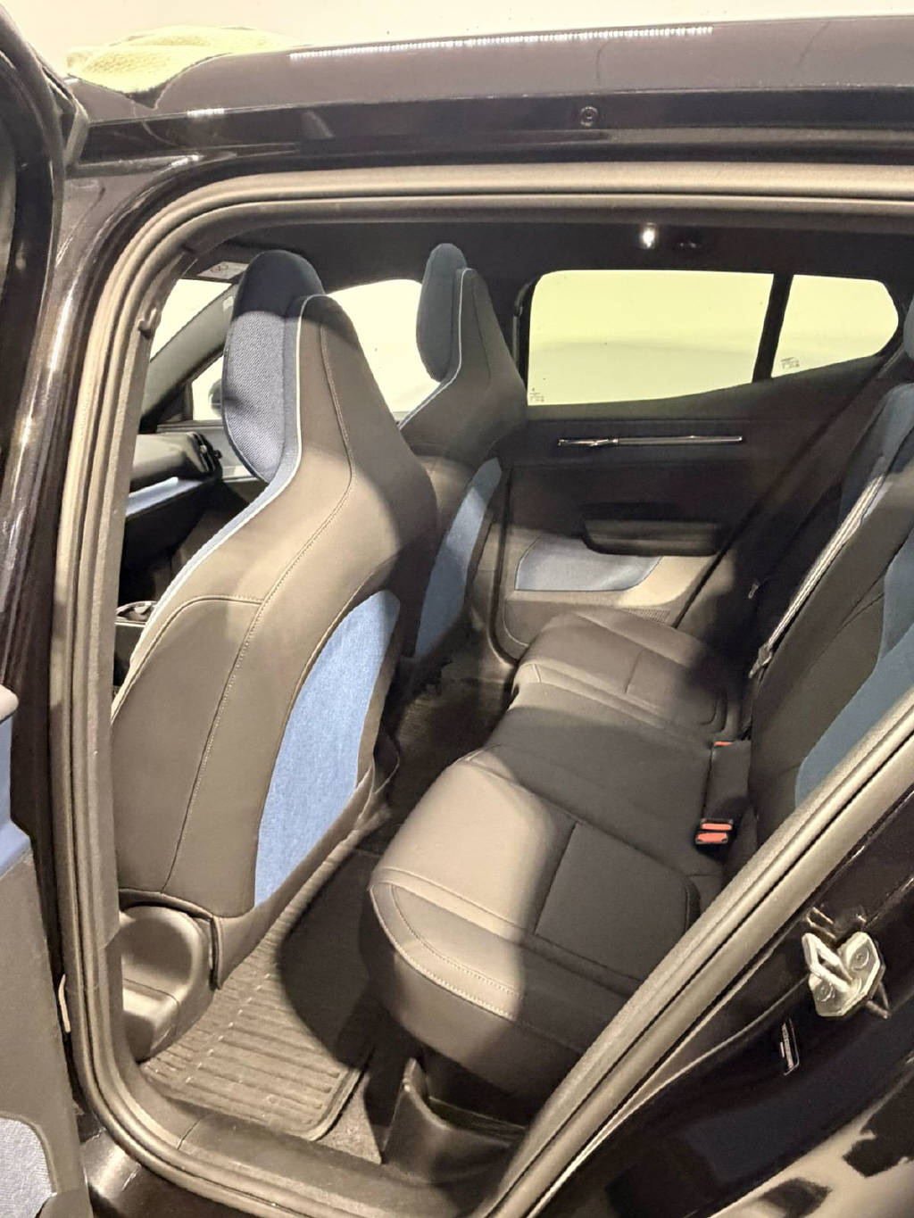 VOLVO EX 30 E60 Twin Ultra Performance AWD-image-8