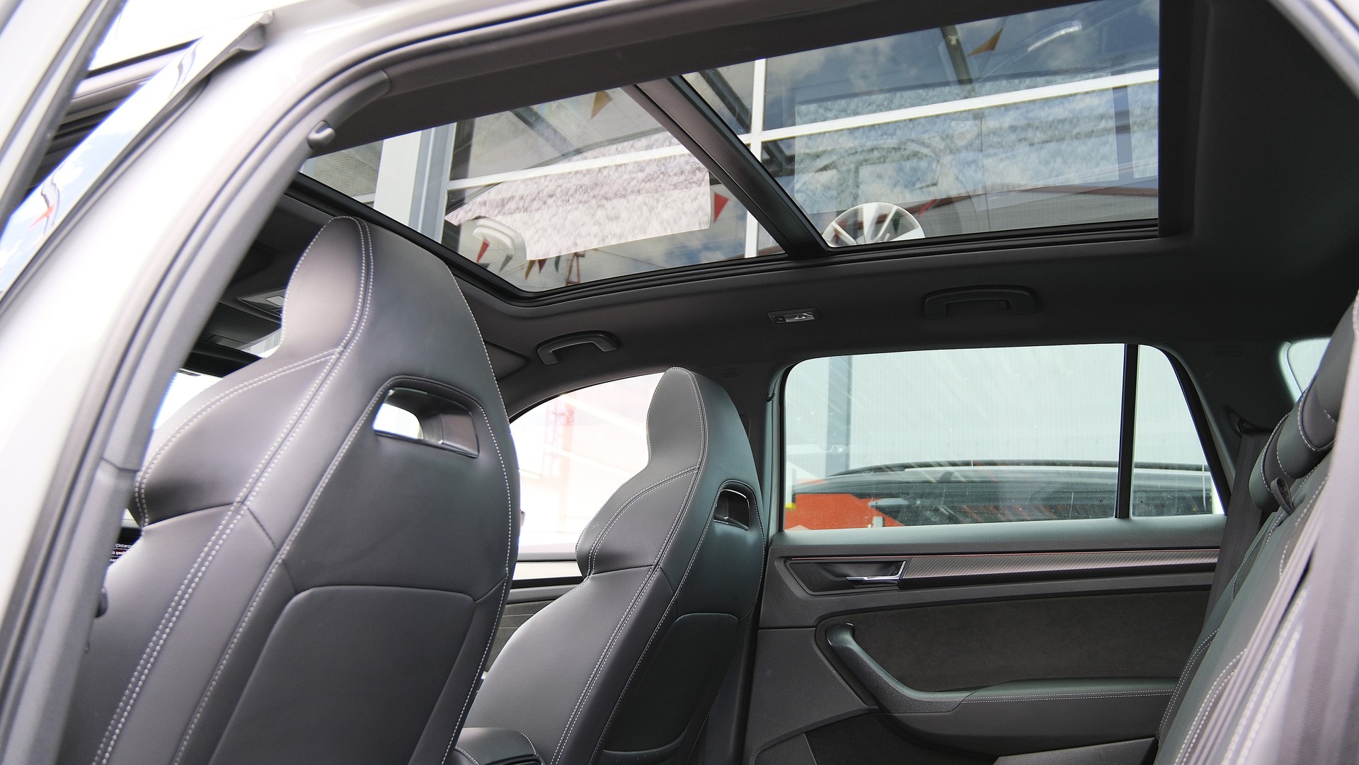 SKODA Kodiaq 2.0 TSI 4x4 SportLine-image-17
