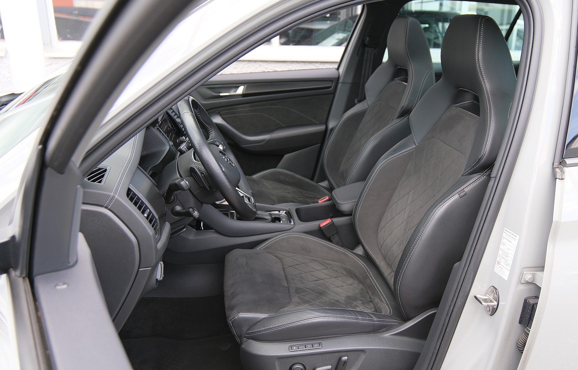 SKODA Kodiaq 2.0 TSI 4x4 SportLine-image-3