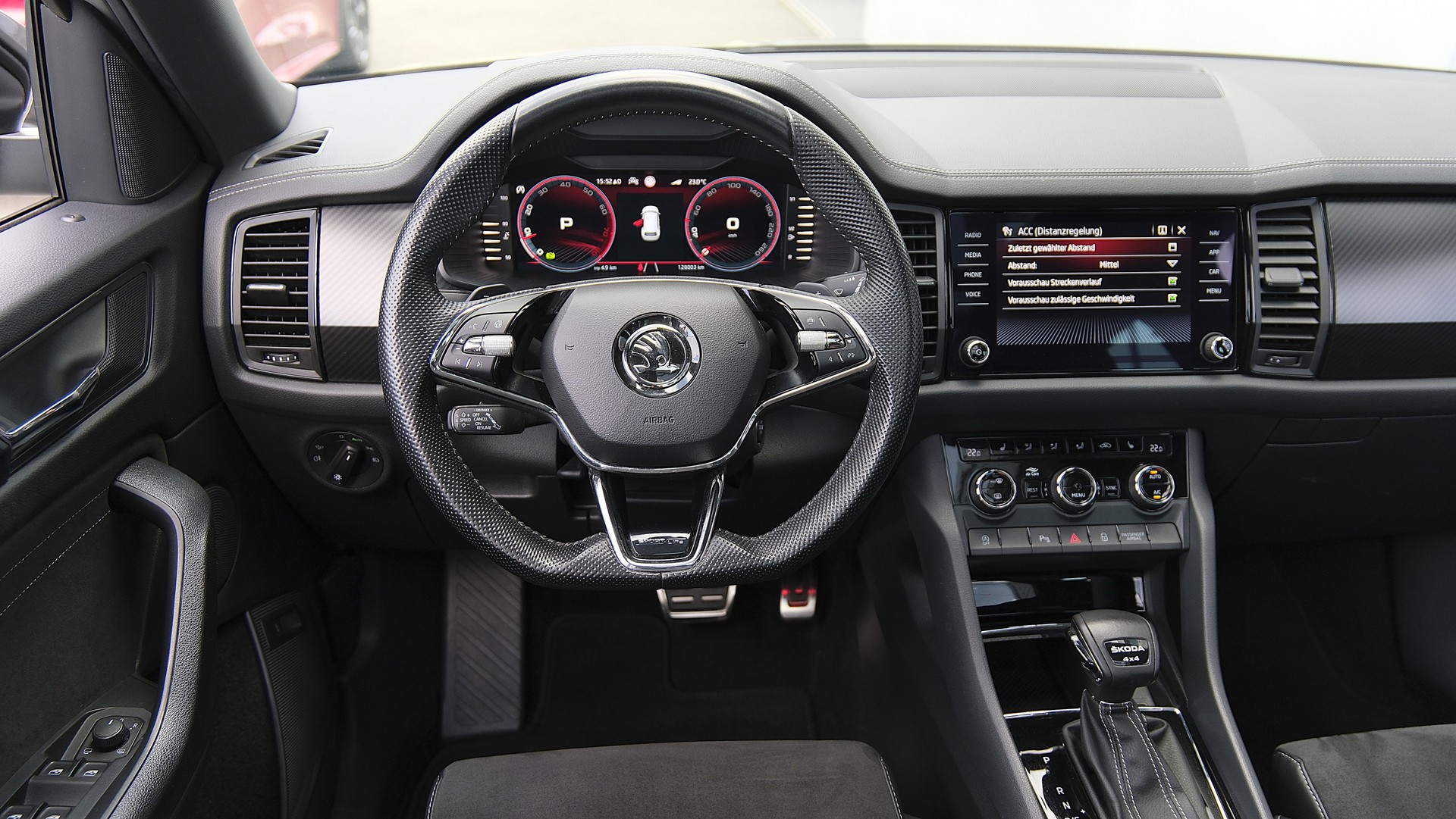SKODA Kodiaq 2.0 TSI 4x4 SportLine-image-16