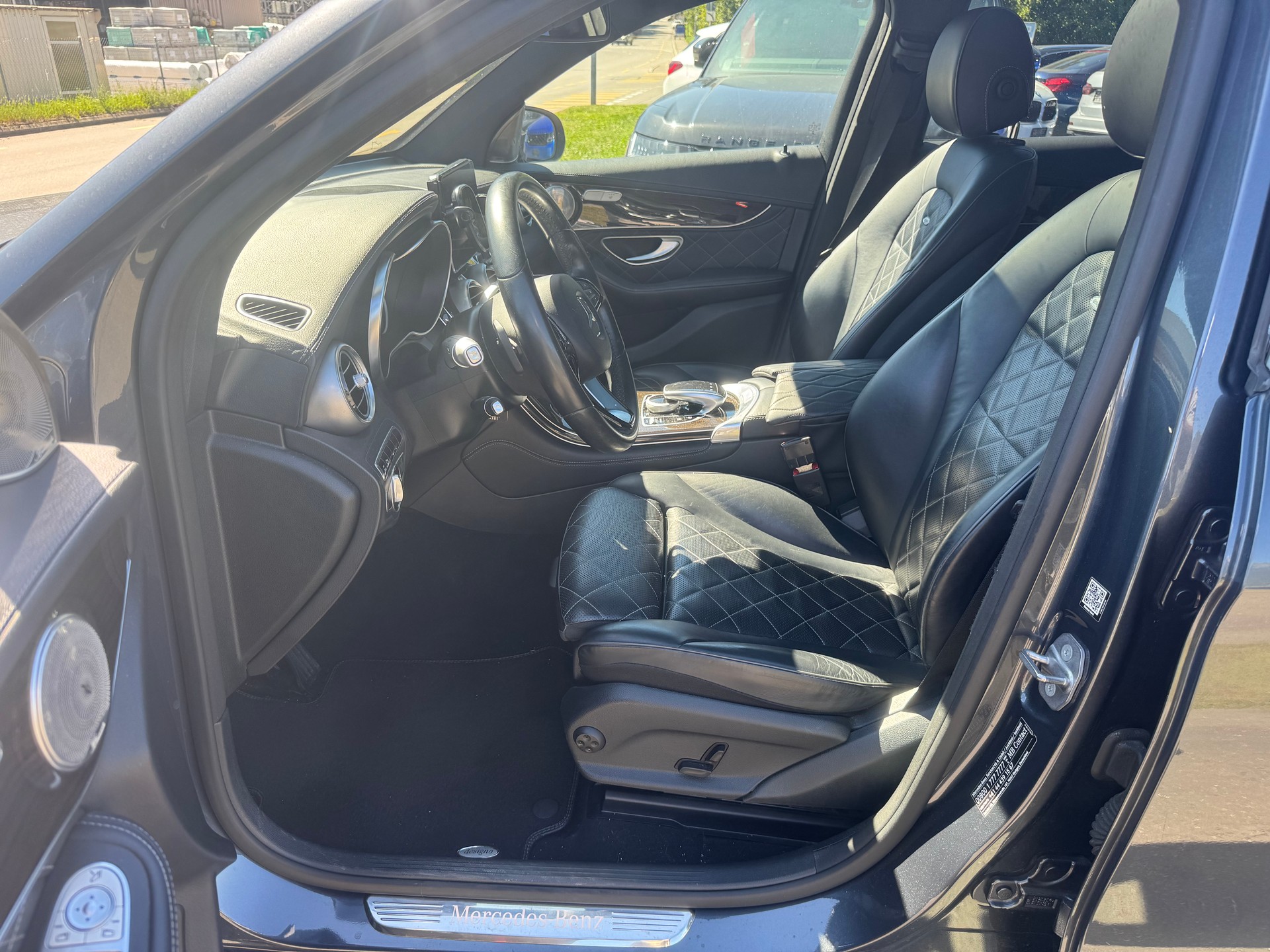 MERCEDES-BENZ GLC 250 d AMG Line 4Matic 9G-Tronic-image-15