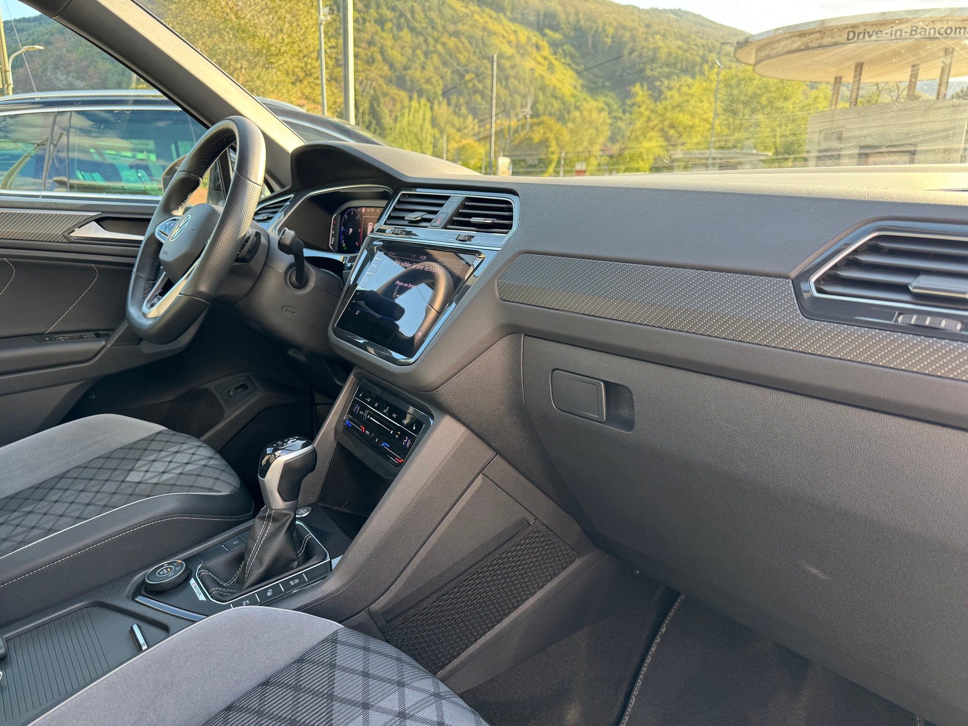 VW Tiguan 2.0 TDI SCR R-Line 4Motion DSG-image-15