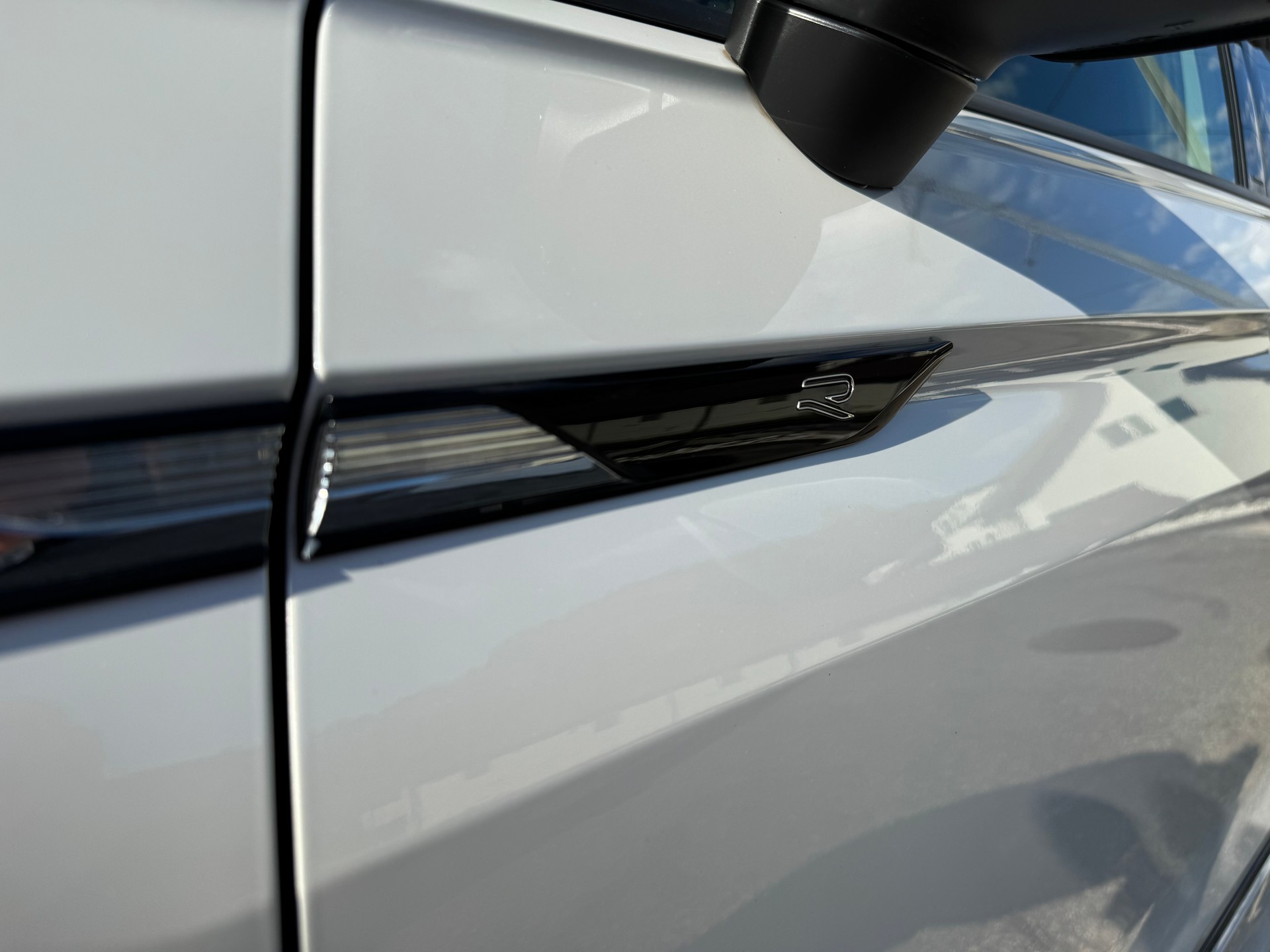 VW Tiguan 2.0 TDI SCR R-Line 4Motion DSG-image-9