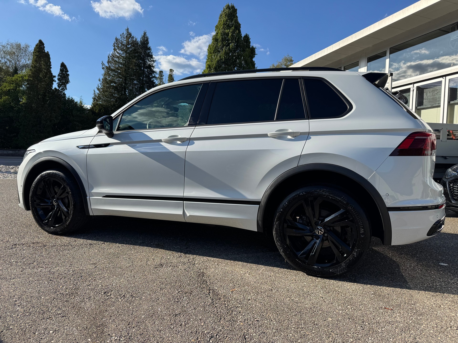 VW Tiguan 2.0 TDI SCR R-Line 4Motion DSG-image-5
