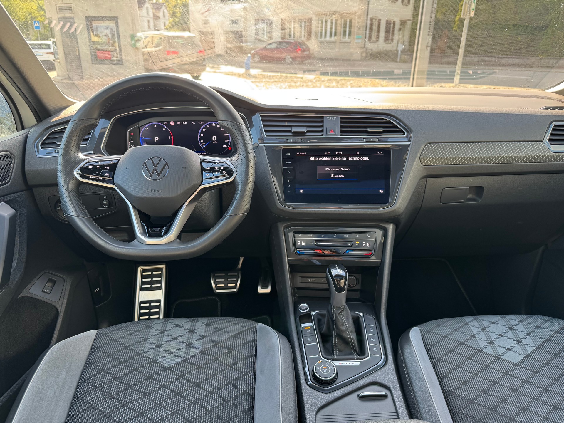 VW Tiguan 2.0 TDI SCR R-Line 4Motion DSG-image-17