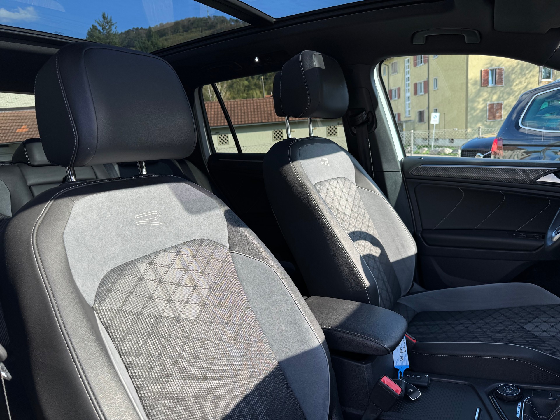 VW Tiguan 2.0 TDI SCR R-Line 4Motion DSG-image-14