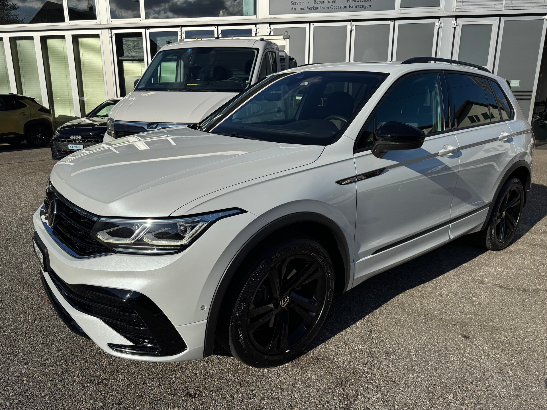 VW Tiguan 2.0 TDI SCR R-Line 4Motion DSG-image-4