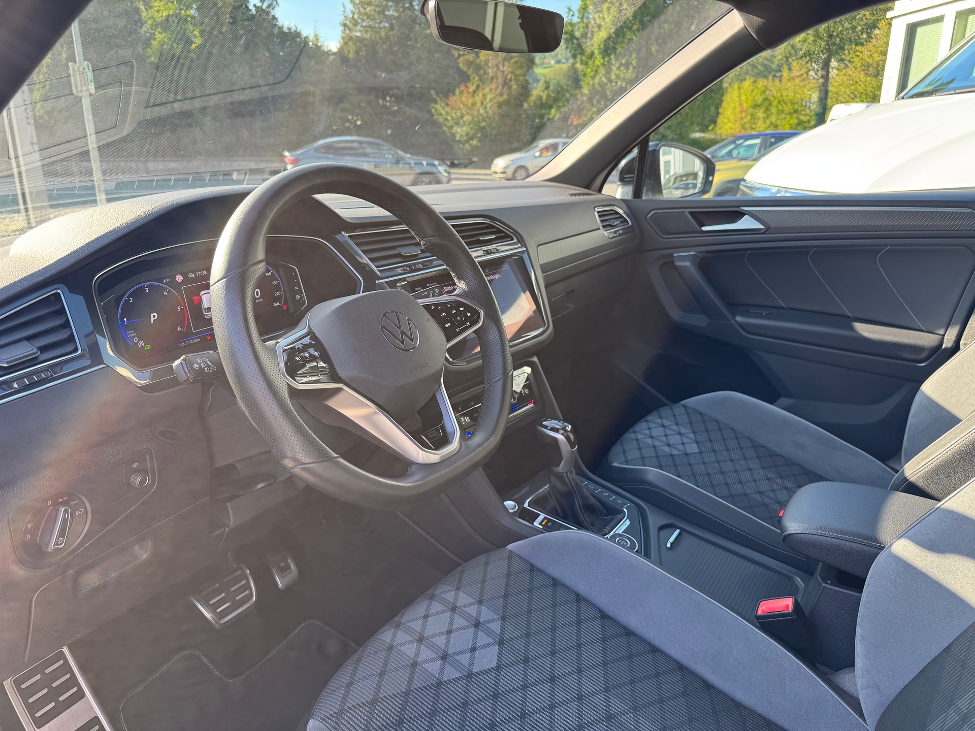 VW Tiguan 2.0 TDI SCR R-Line 4Motion DSG-image-12