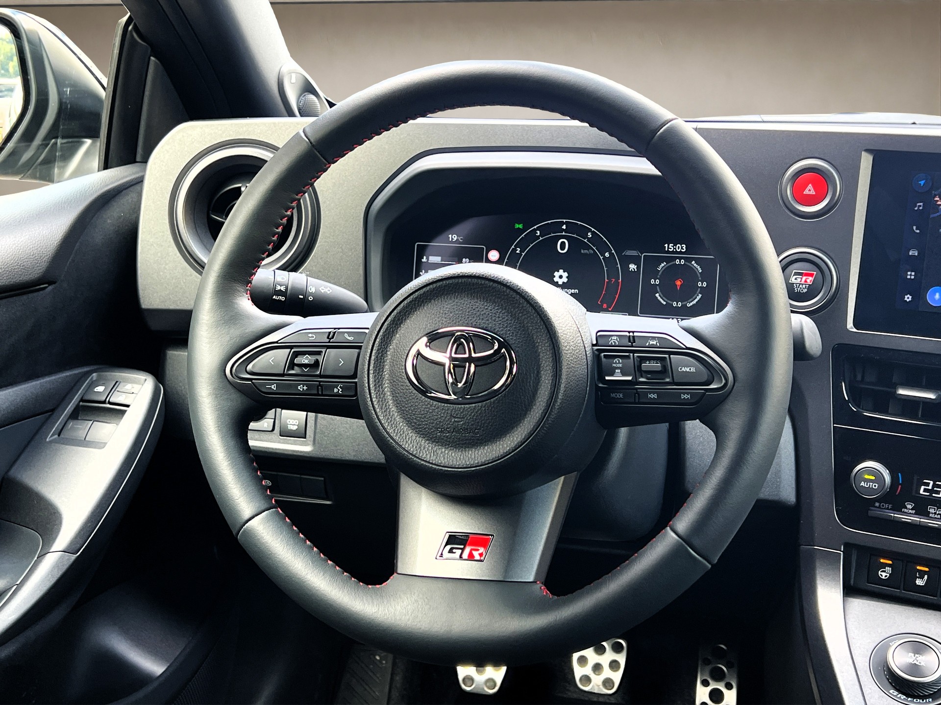 TOYOTA Yaris 1.6 GR Sport ✅CH-Fahrzeug & 8-fach bereift✅ ❗15 Jahre Werksgarantie❗-image-12