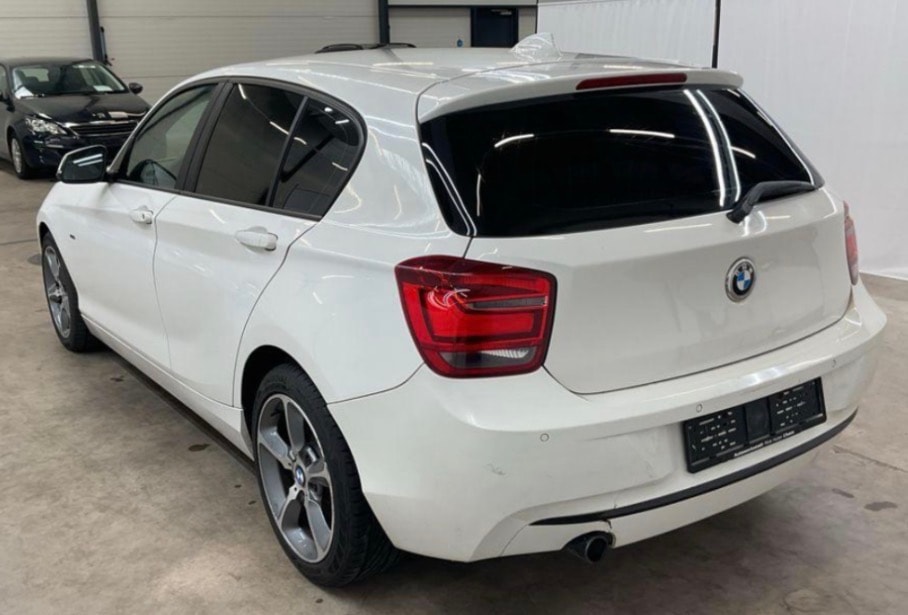 BMW 120d Sport Line-image-1