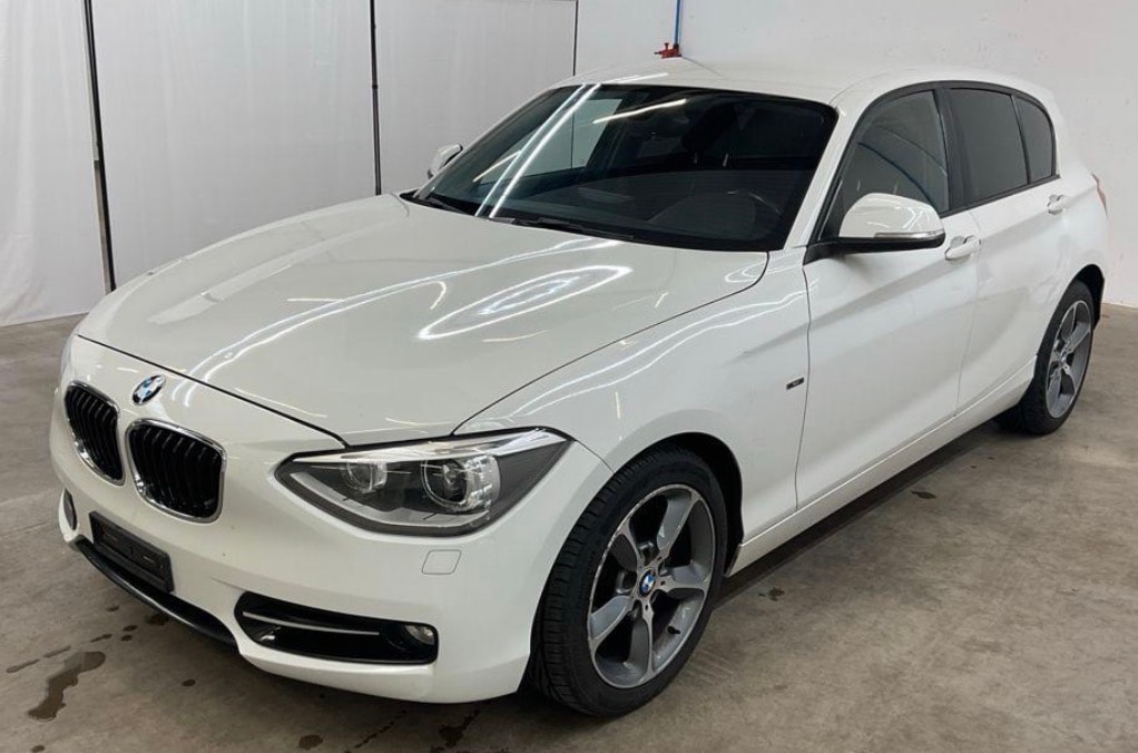 BMW 120d Sport Line-image-0