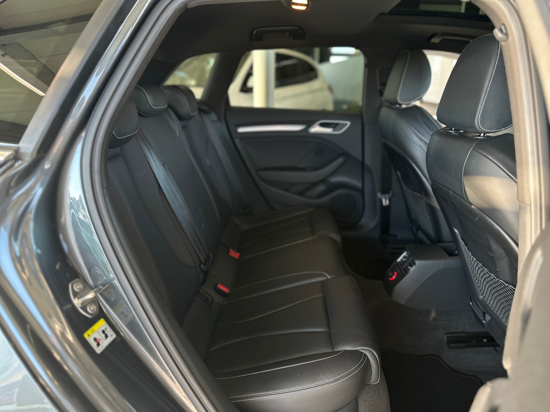 AUDI A3 Sportback 2.0 TDI Ambition quattro S-tronic-image-11
