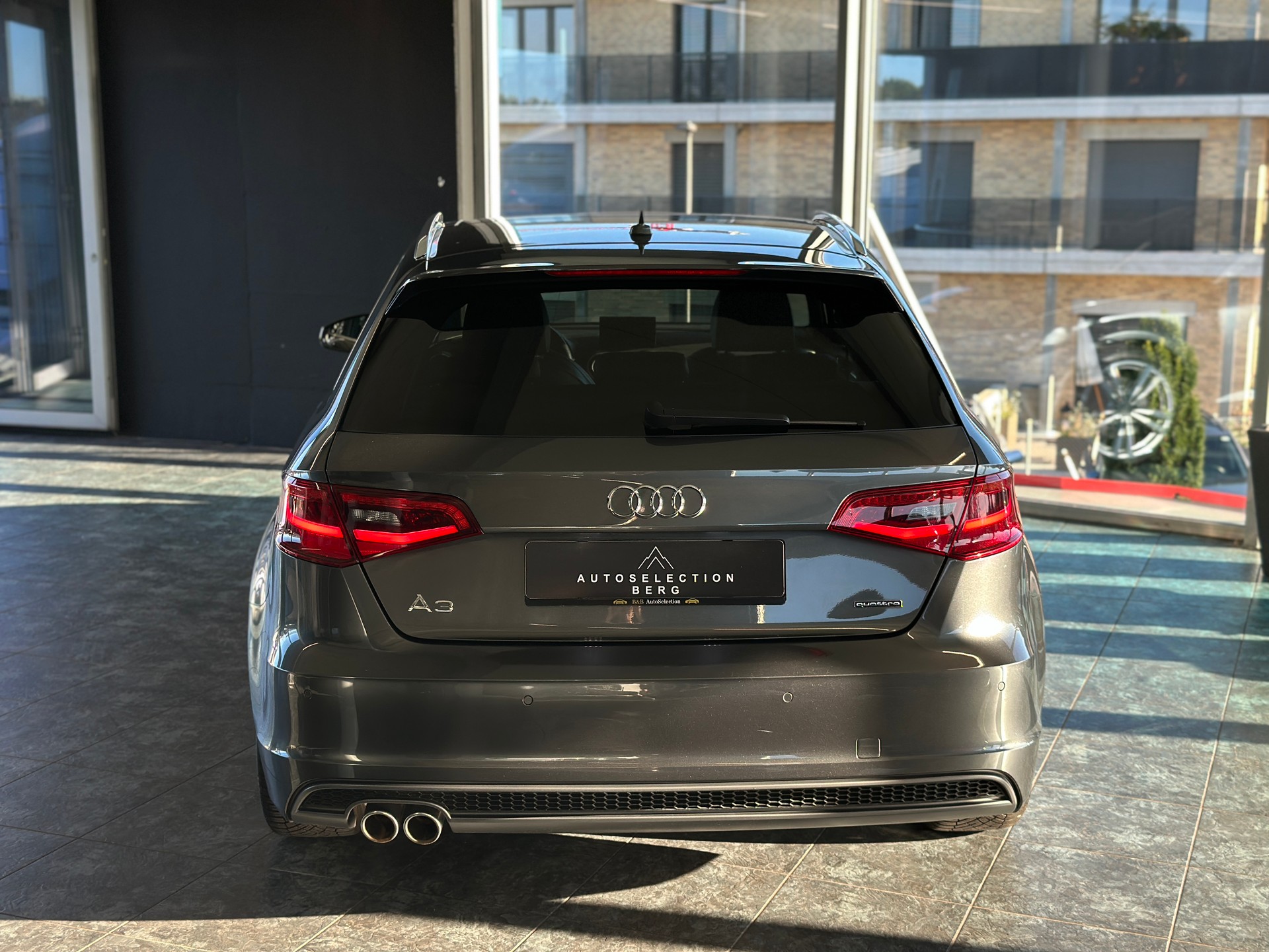 AUDI A3 Sportback 2.0 TDI Ambition quattro S-tronic-image-4