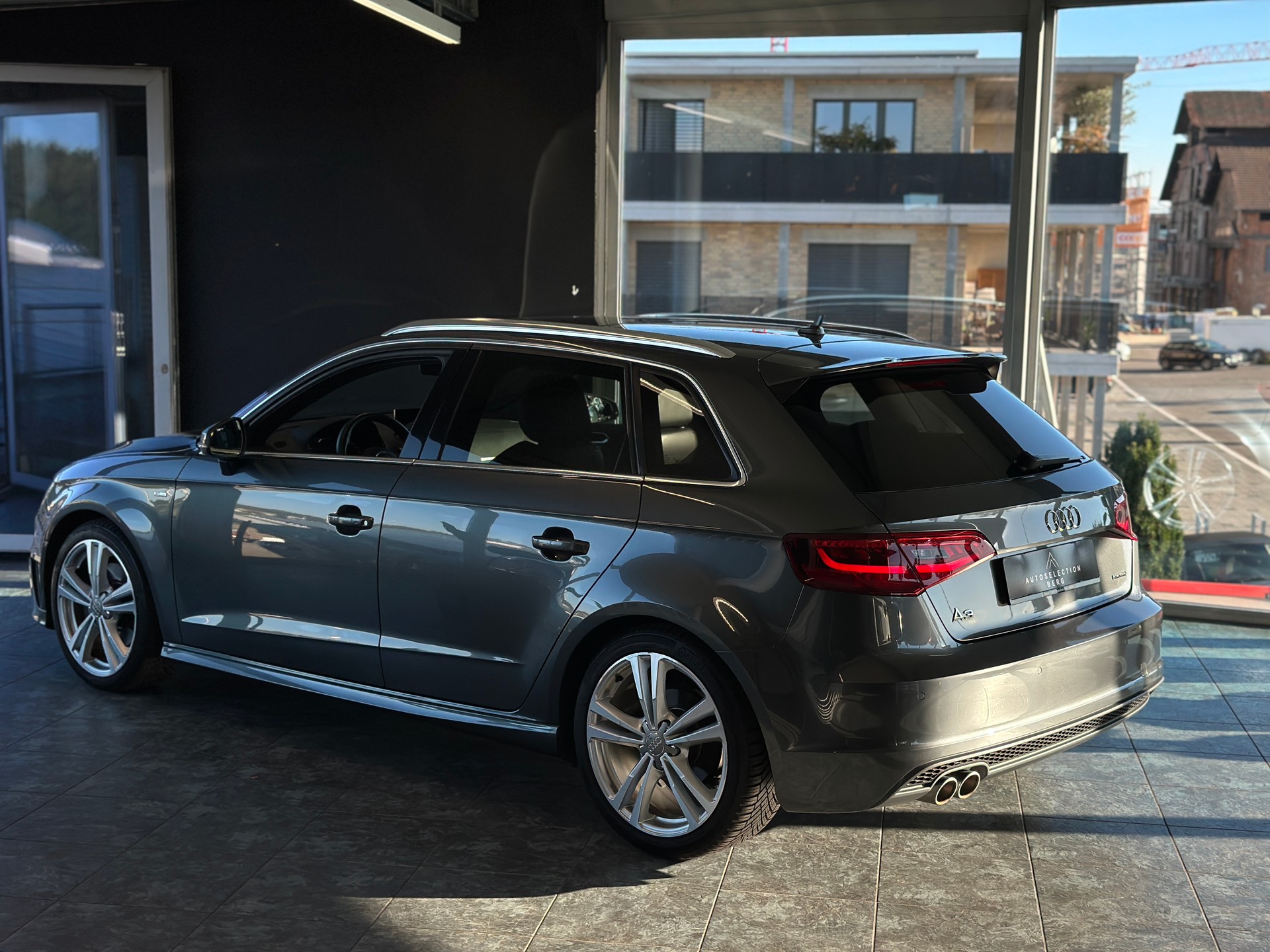 AUDI A3 Sportback 2.0 TDI Ambition quattro S-tronic-image-3
