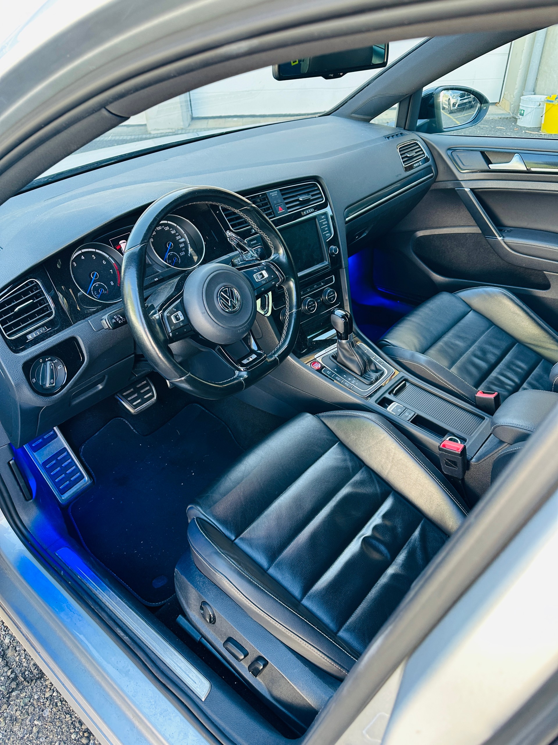 VW Golf 2.0 TSI R 4Motion DSG-image-11