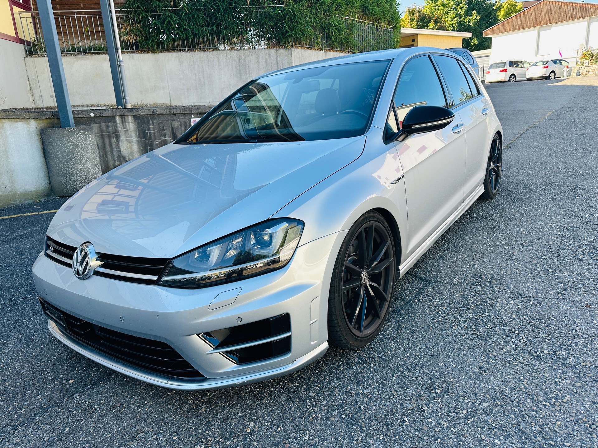 VW Golf 2.0 TSI R 4Motion DSG-image-2