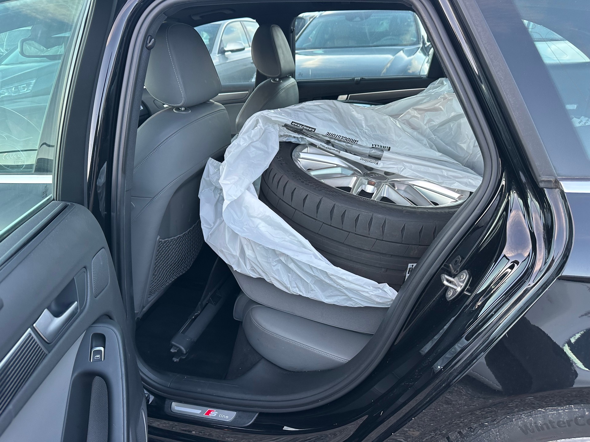 AUDI A4 Avant 2.0 TDI quattro S-tronic-image-11