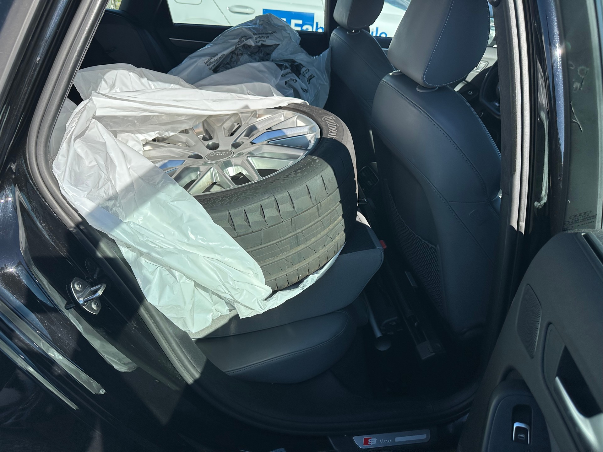 AUDI A4 Avant 2.0 TDI quattro S-tronic-image-10