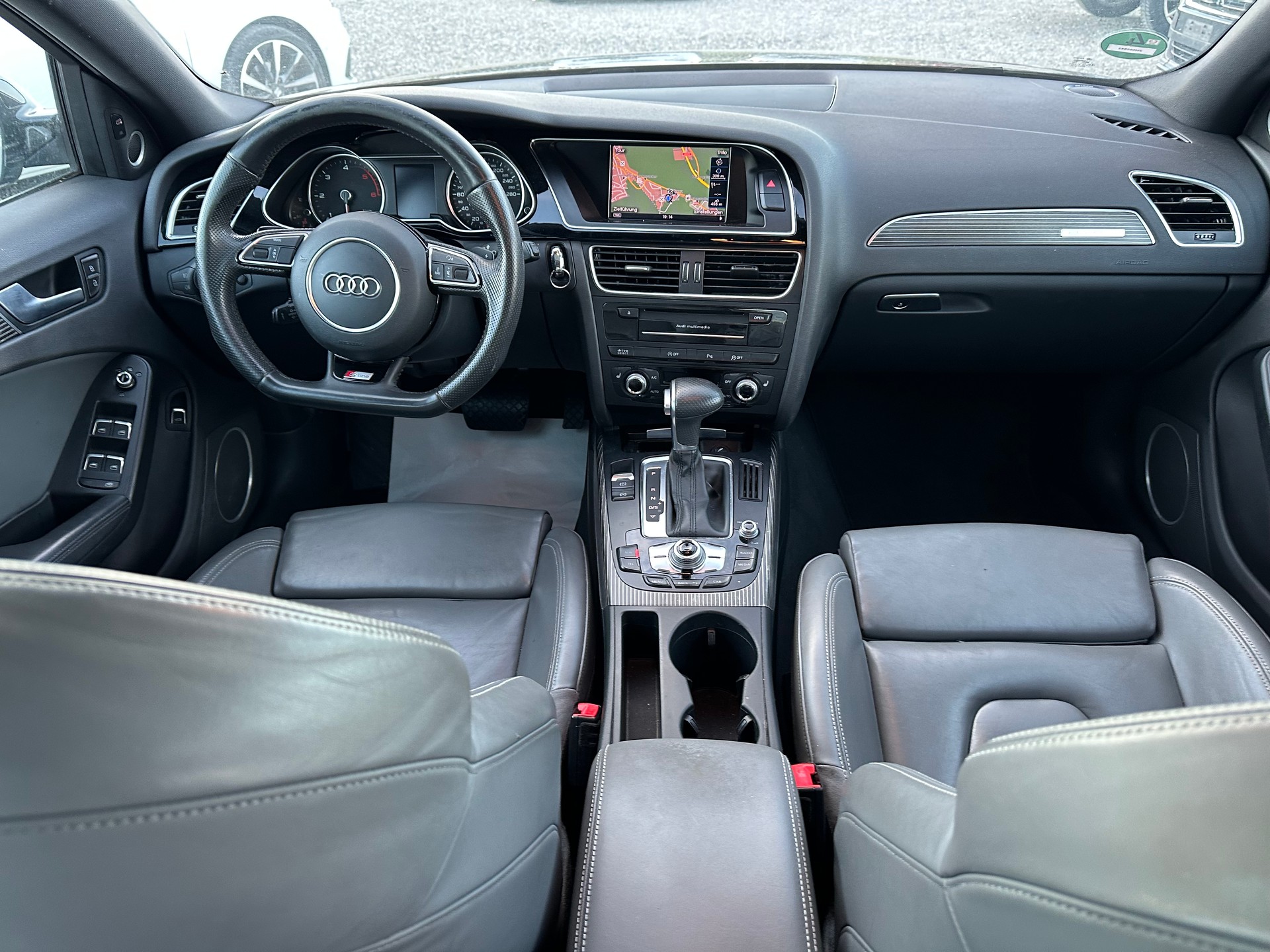 AUDI A4 Avant 2.0 TDI quattro S-tronic-image-9