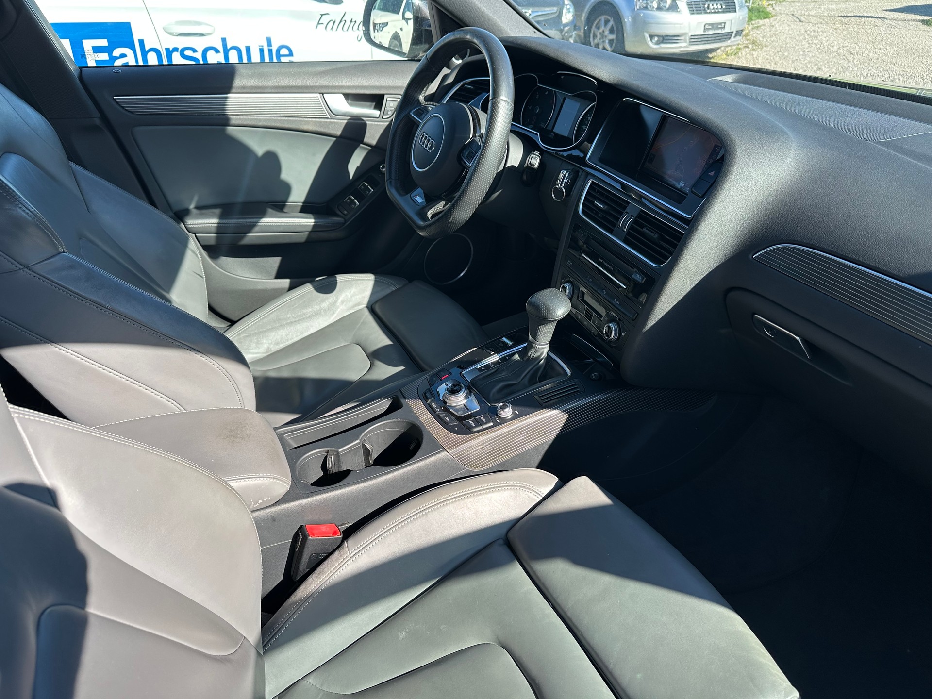 AUDI A4 Avant 2.0 TDI quattro S-tronic-image-9