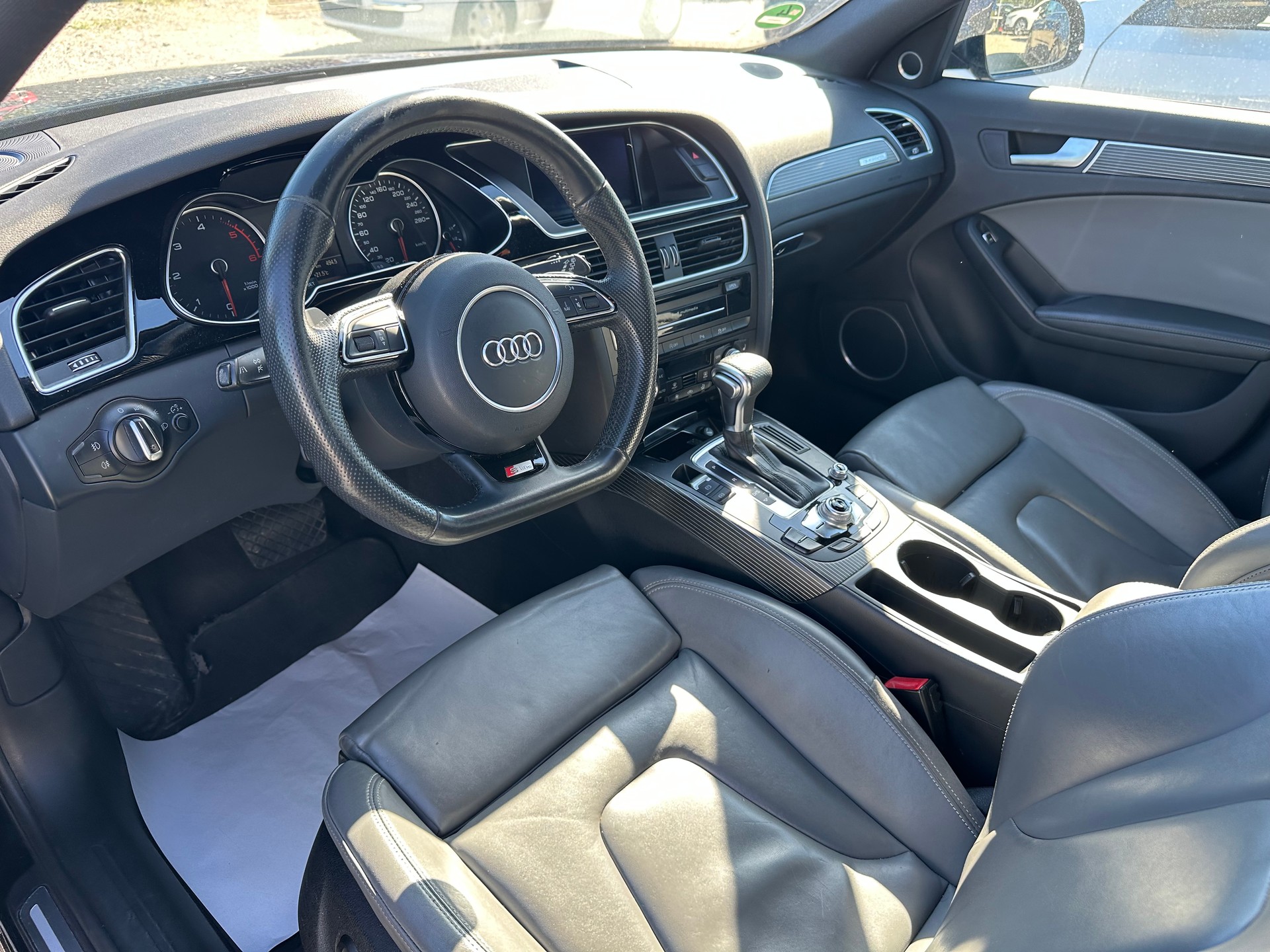 AUDI A4 Avant 2.0 TDI quattro S-tronic-image-12
