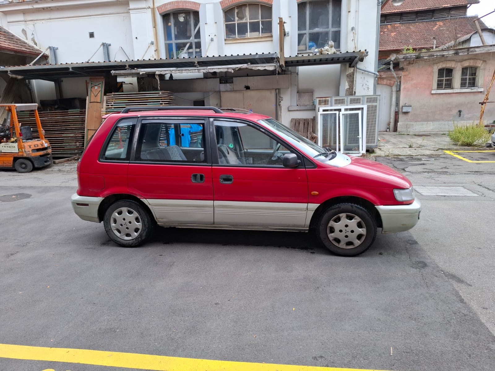 MITSUBISHI Space R 1.8 GLXi-image-3