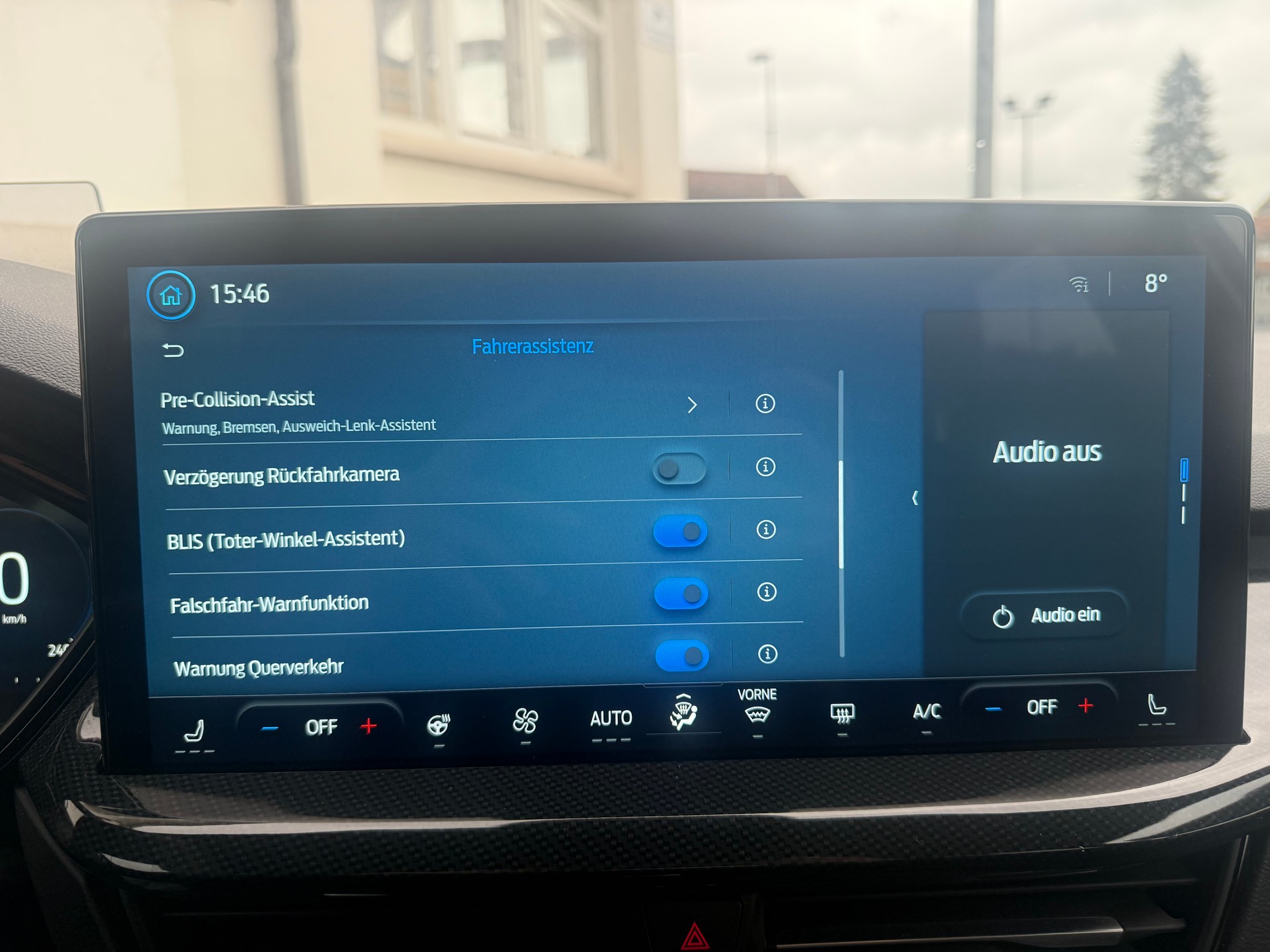 FORD Focus Station Wagon 1.0i EcoB Hybrid 155 ST-Line X-image-19