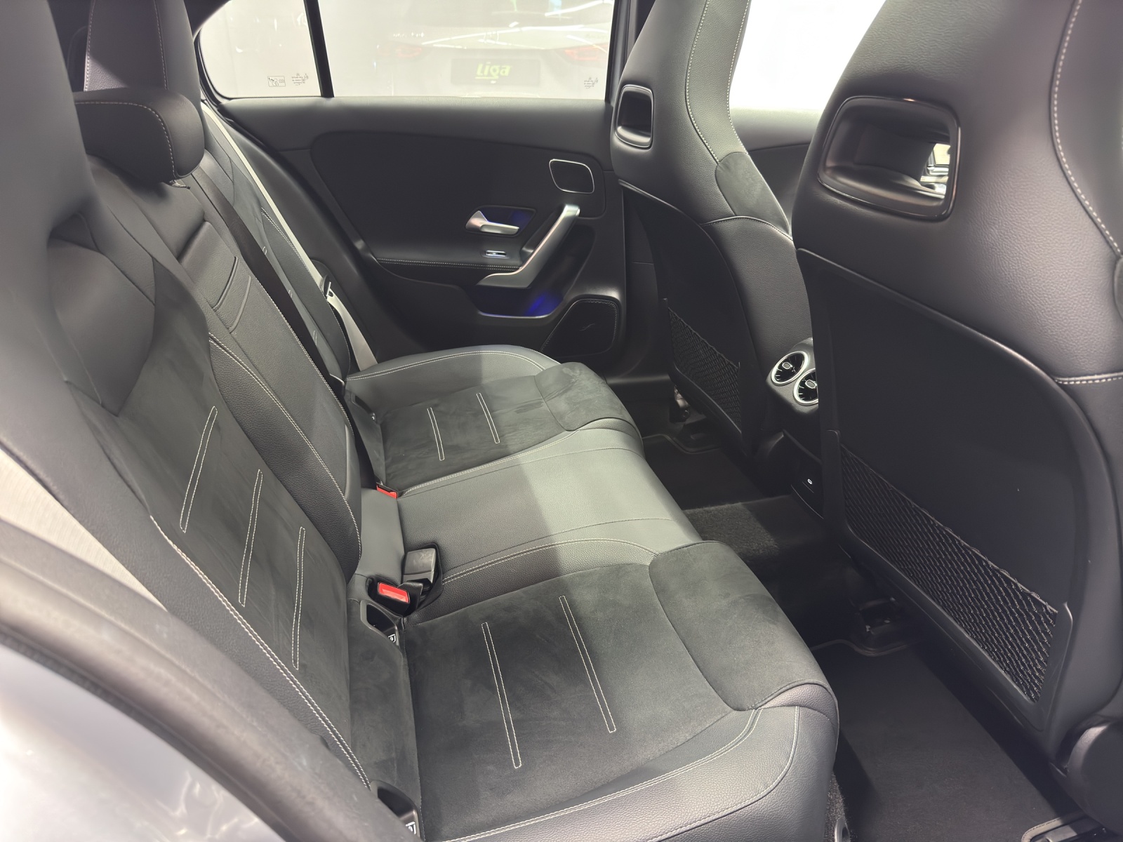 MERCEDES-BENZ A 250 AMG Line 4Matic-image-9