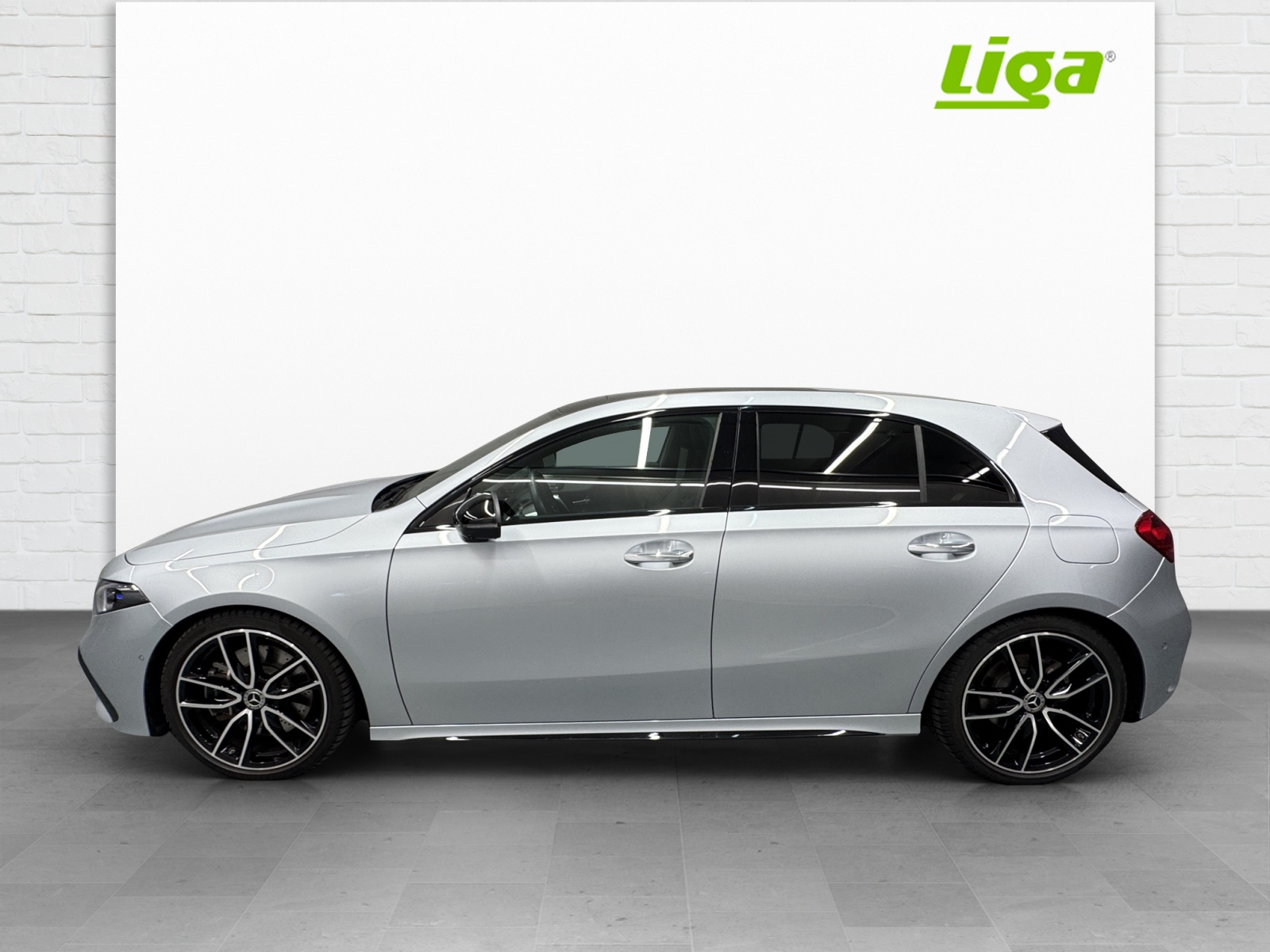 MERCEDES-BENZ A 250 AMG Line 4Matic-image-2