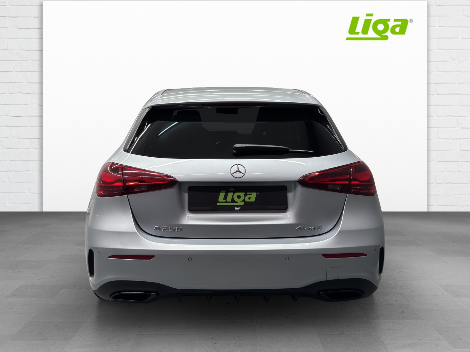 MERCEDES-BENZ A 250 AMG Line 4Matic-image-4