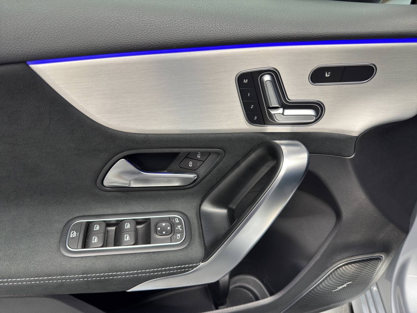 MERCEDES-BENZ A 250 AMG Line 4Matic-image-11